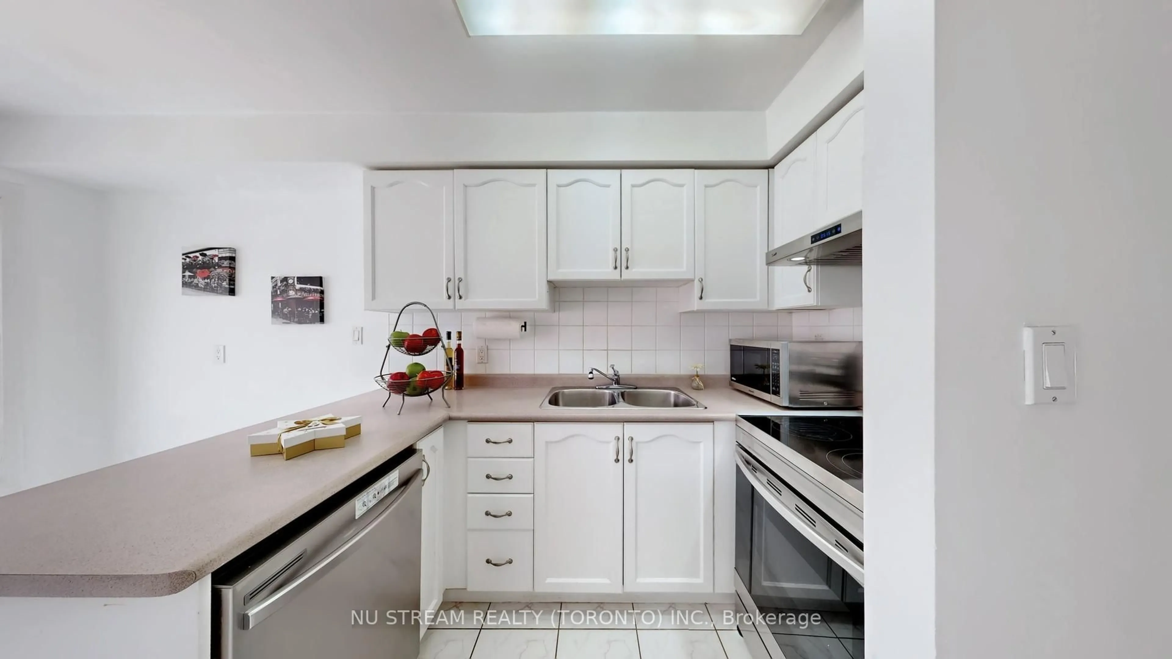 Standard kitchen, ceramic/tile floor for 29 Rosebank Dr #907, Toronto Ontario M1B 5Y7