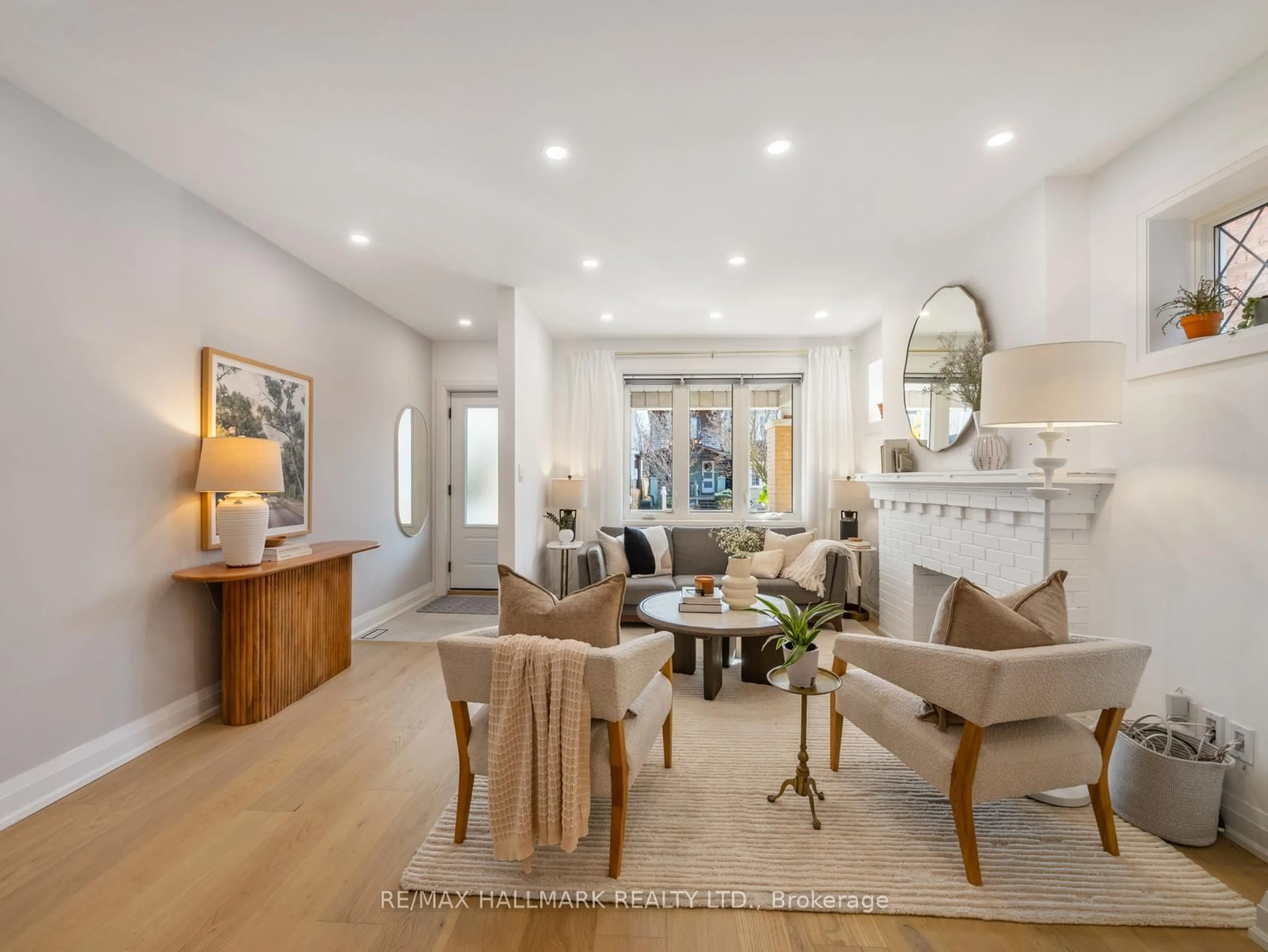 Living room with furniture, unknown for 116 Coleman Ave, Toronto Ontario M4C 1R1