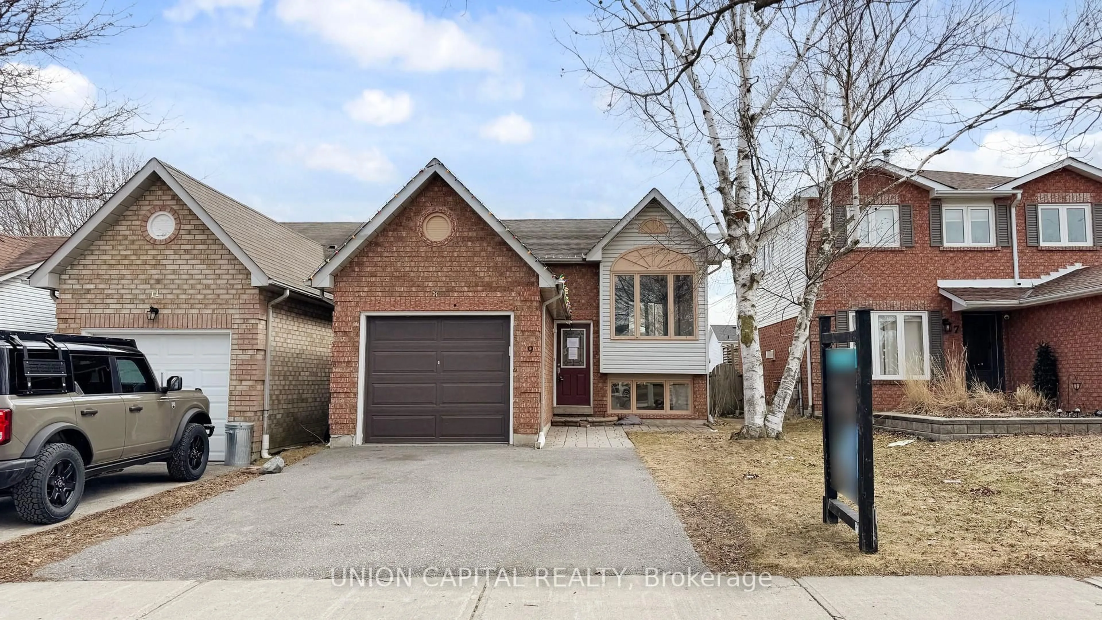 Home with brick exterior material, street for 9 Fenwick Ave, Clarington Ontario L1C 4R6