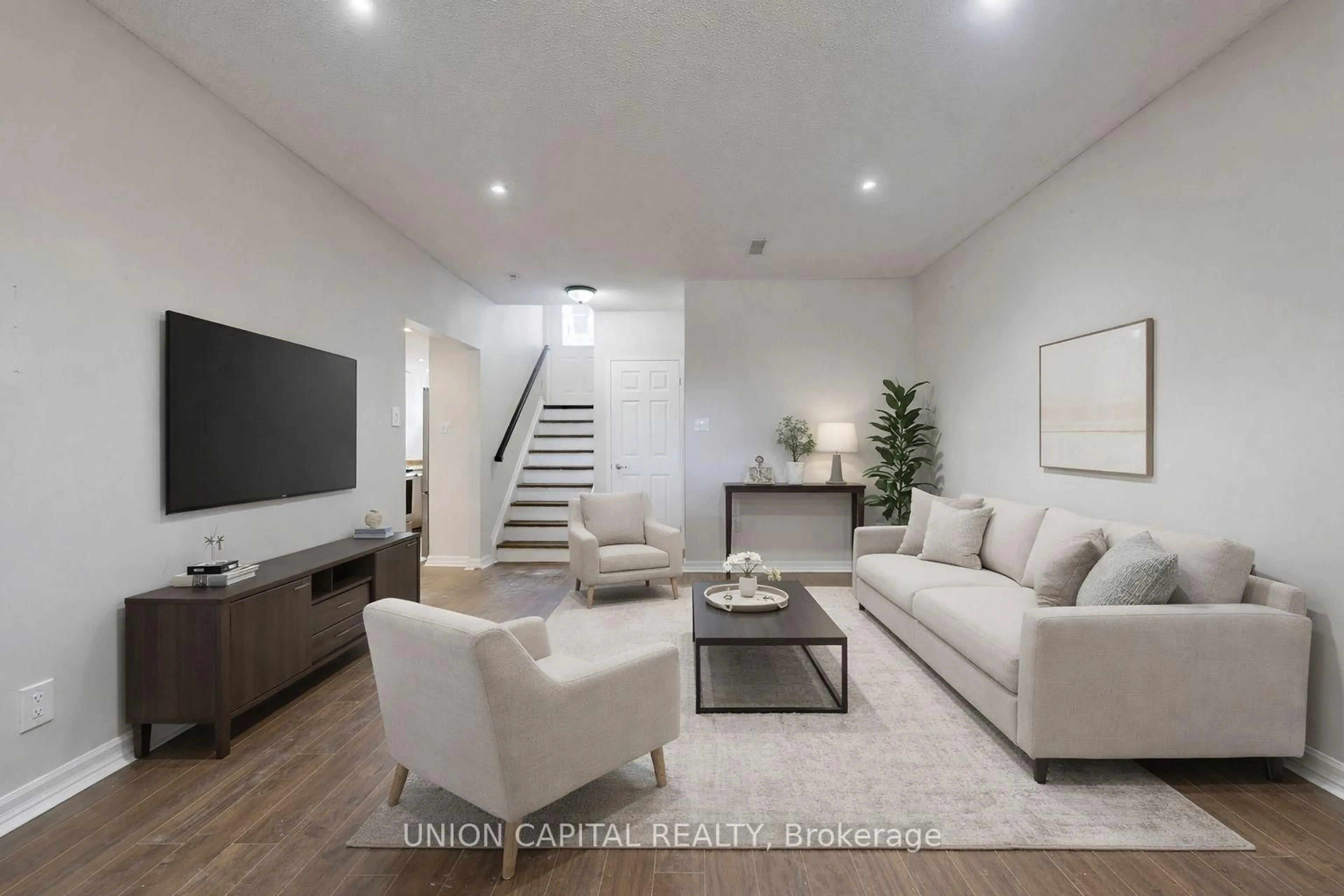 Living room with furniture, unknown for 9 Fenwick Ave, Clarington Ontario L1C 4R6