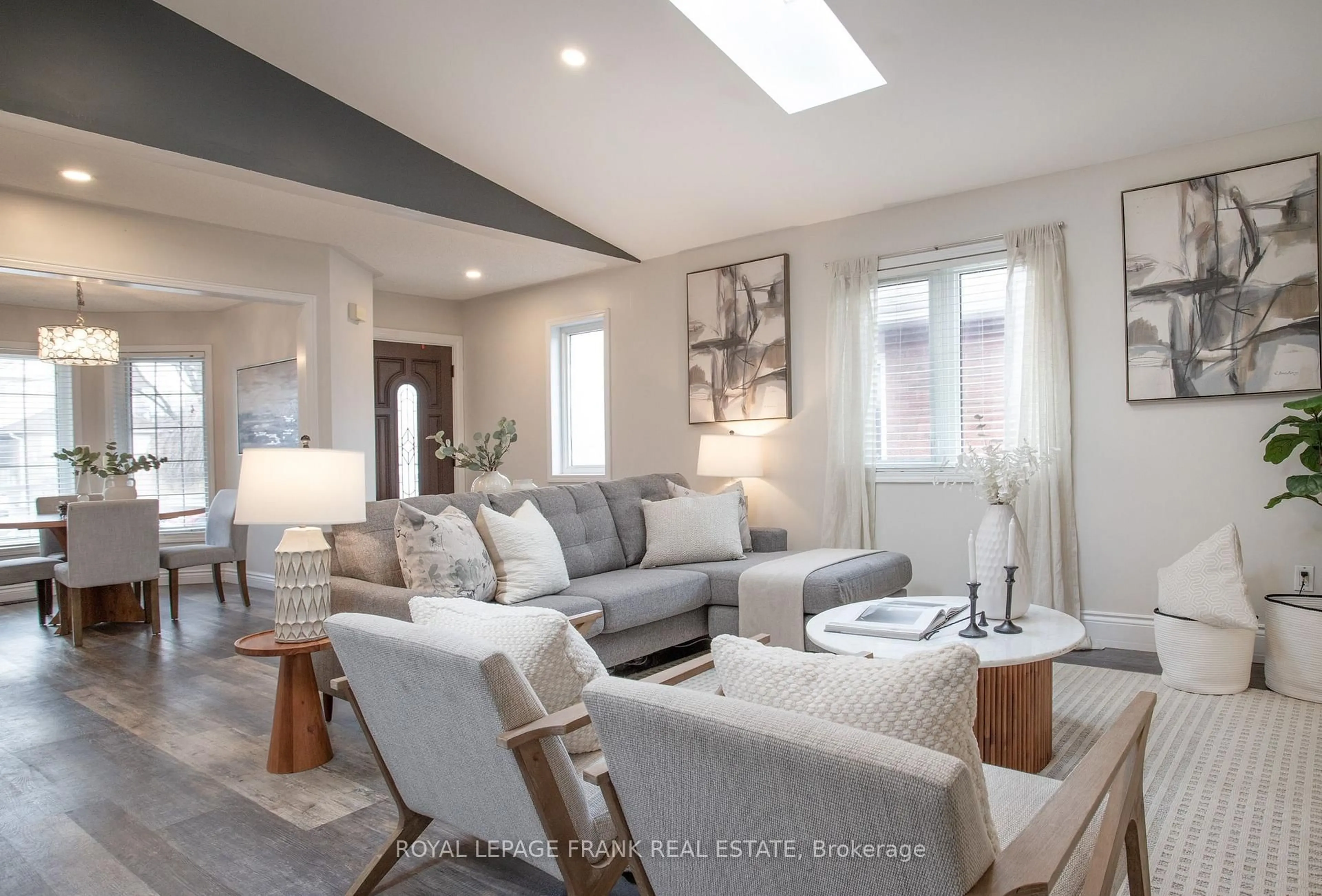 Living room with furniture, unknown for 35 Dale Park Dr, Clarington Ontario L1E 2Z4