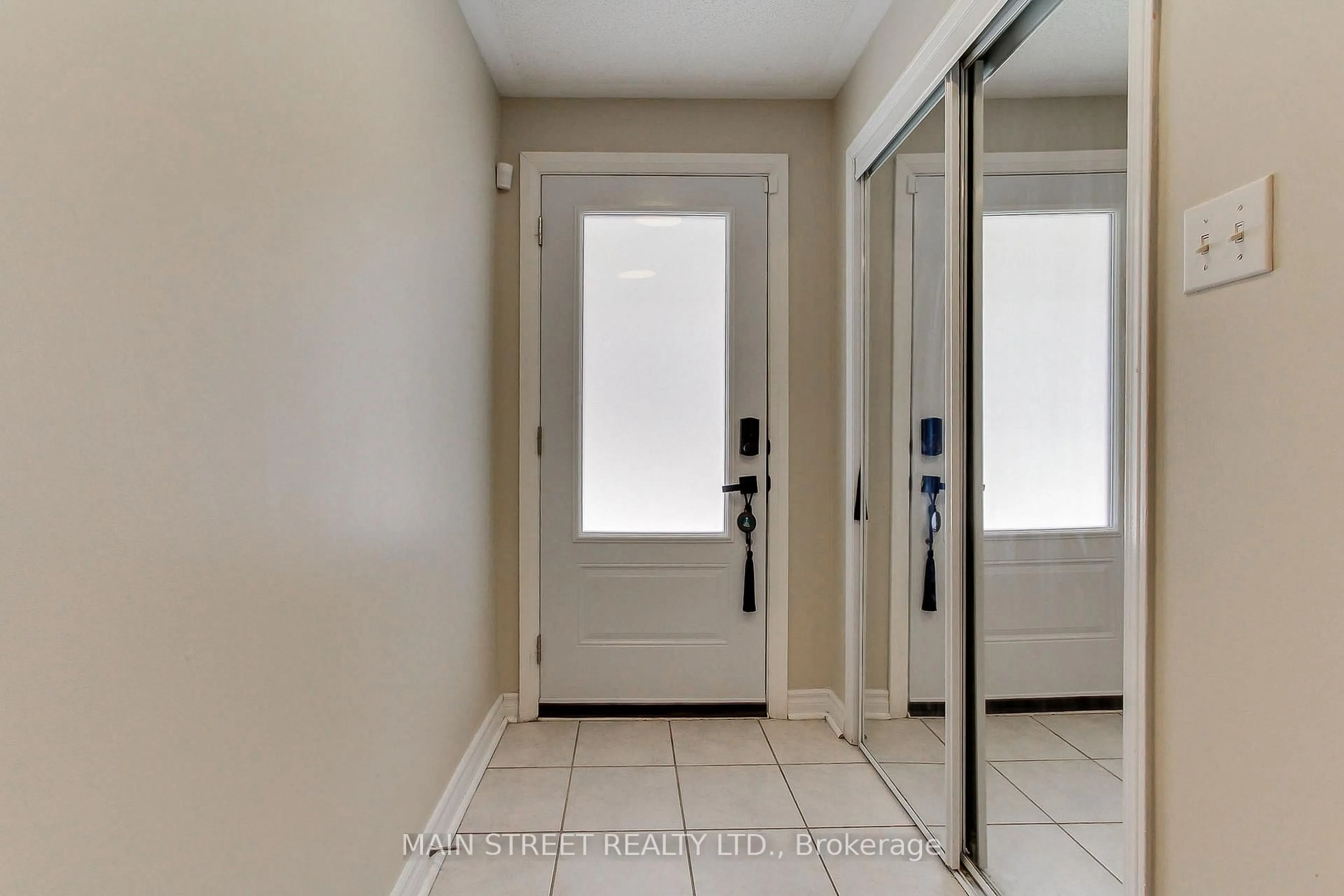 Indoor entryway for 6 Archibald Mews, Toronto Ontario M1P 0A4