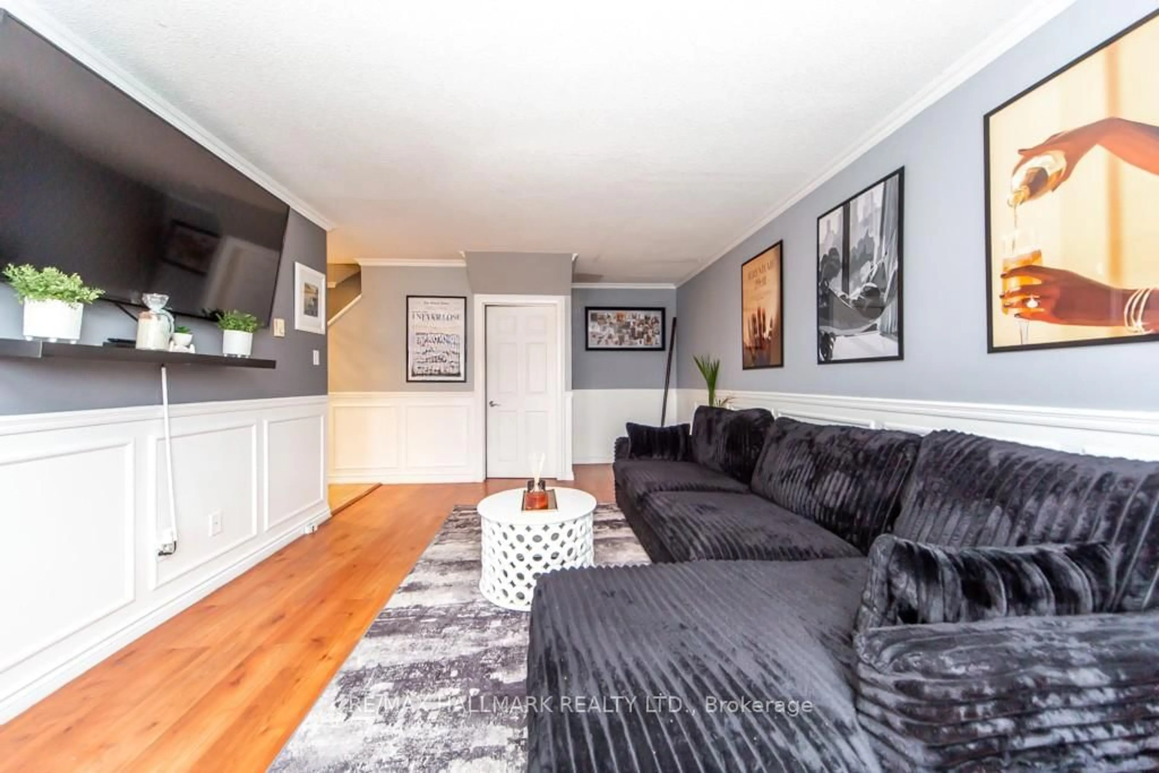 Living room with furniture, wood/laminate floor for 1010 Glen St #41, Oshawa Ontario L1J 6J2