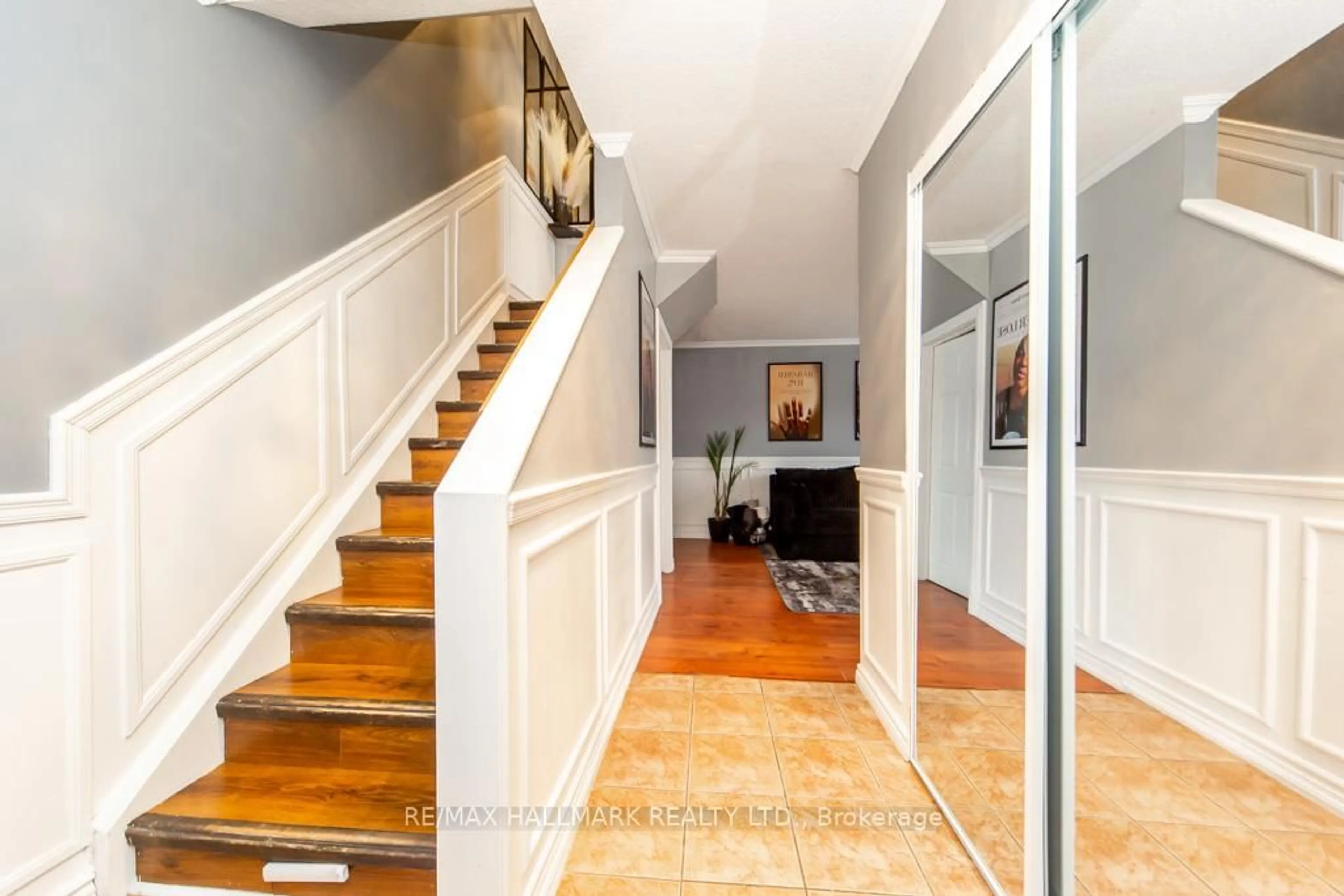 Indoor entryway for 1010 Glen St #41, Oshawa Ontario L1J 6J2