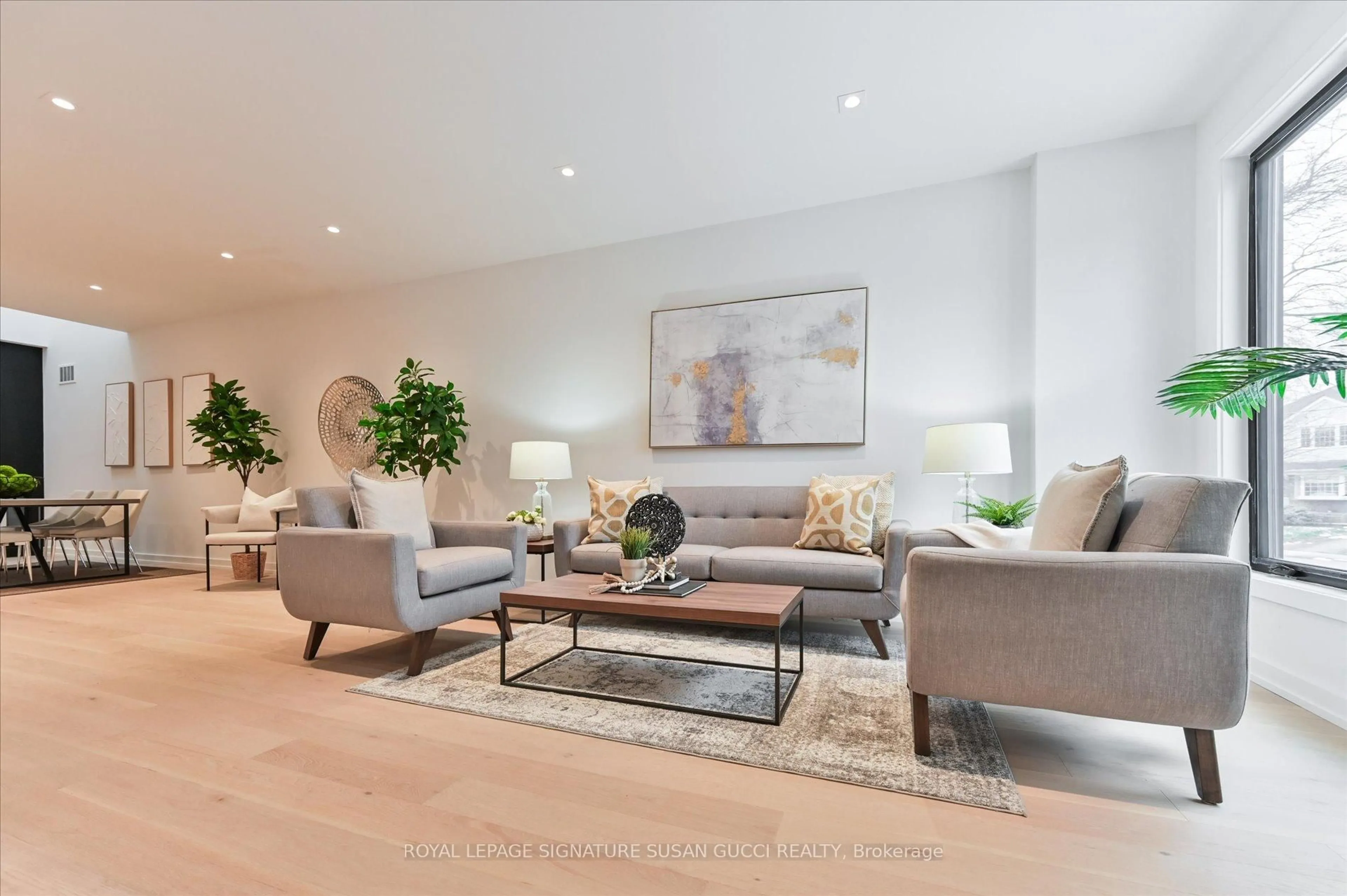 Living room with furniture, unknown for 44 Doris Dr, Toronto Ontario M4B 3C9