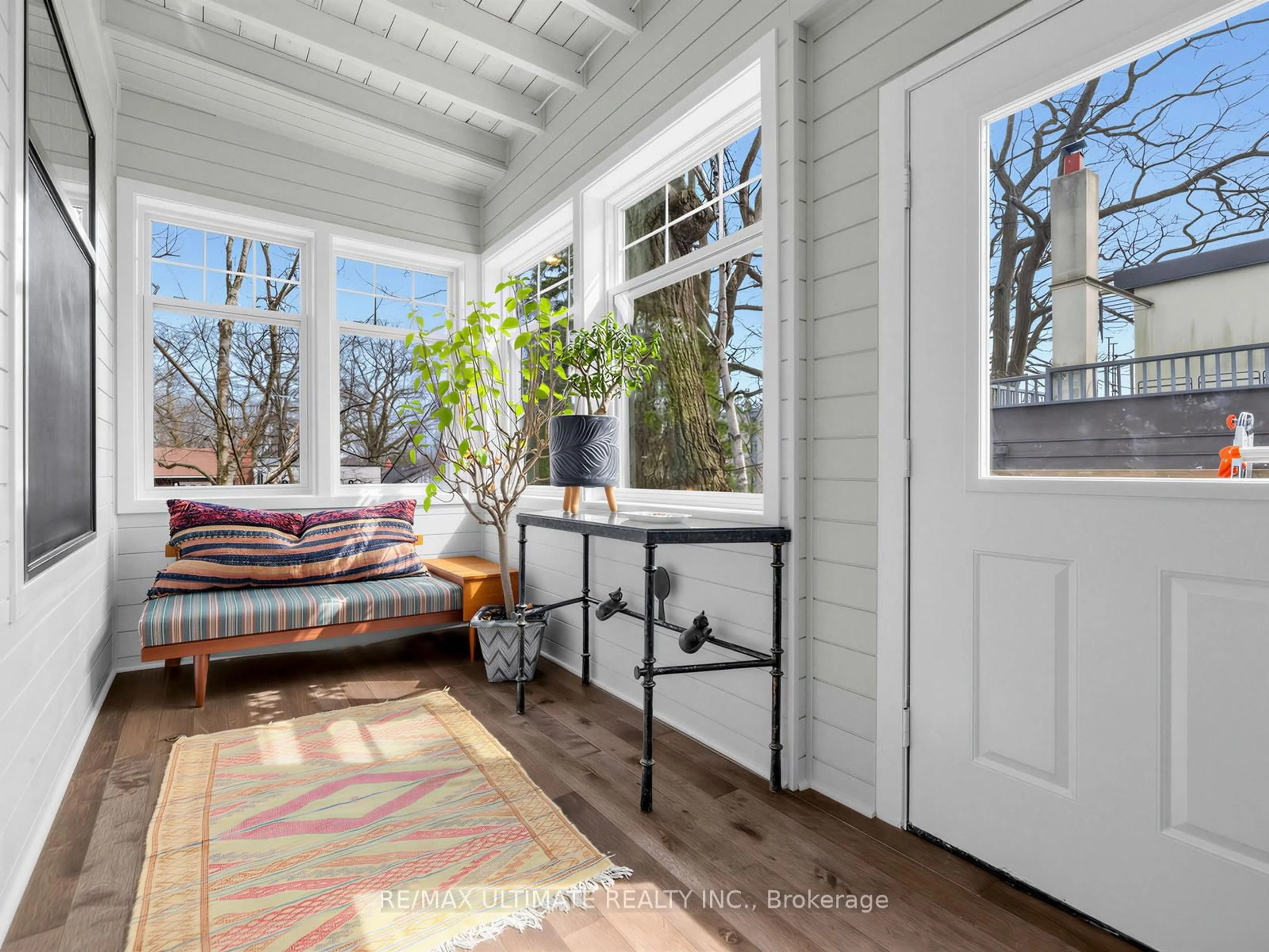 Indoor entryway for 18 Blantyre Ave, Toronto Ontario M1N 2R4