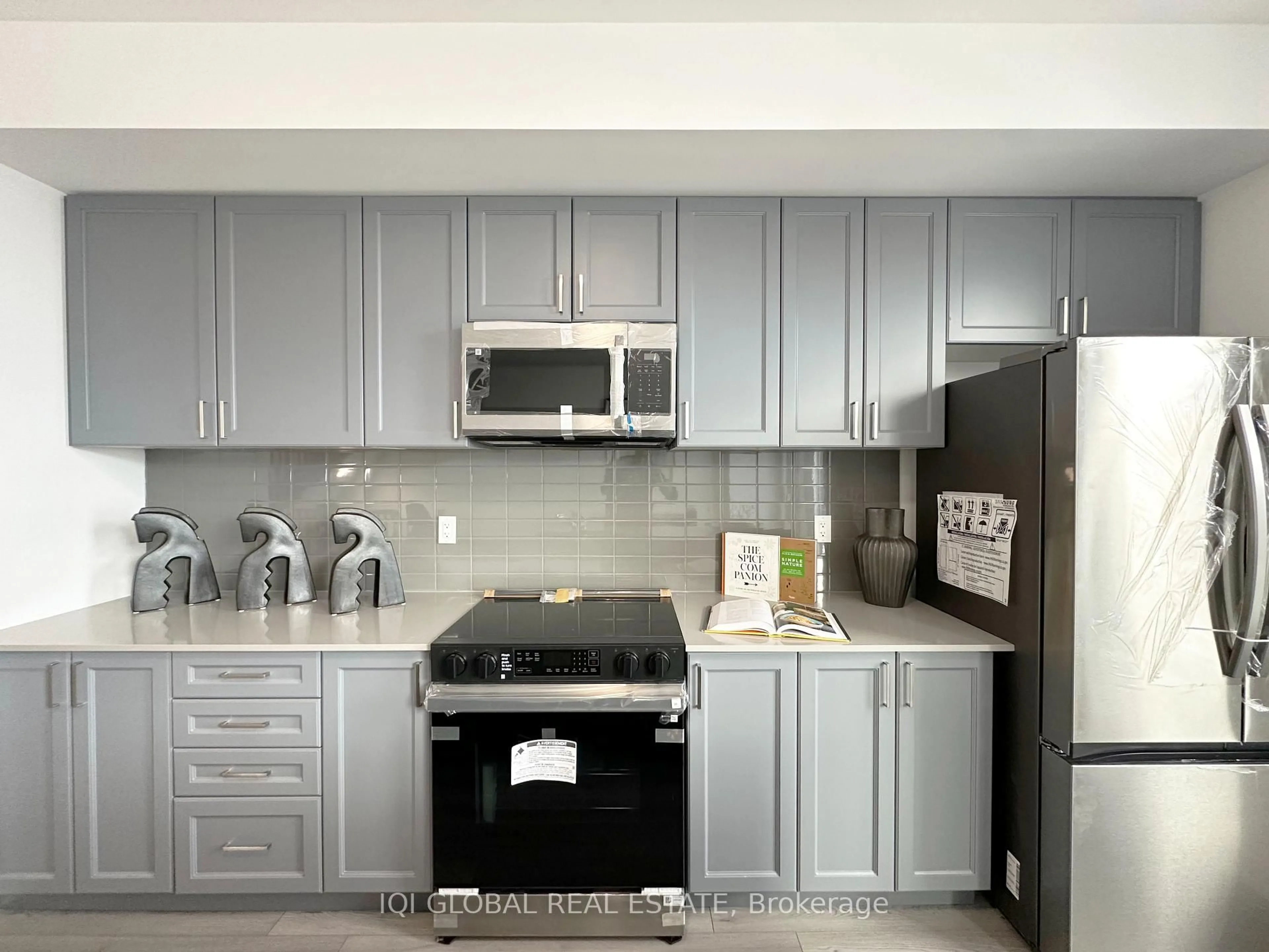 Standard kitchen, unknown for 1655 Palmers Sawmill Rd #404, Pickering Ontario L1X 0R3