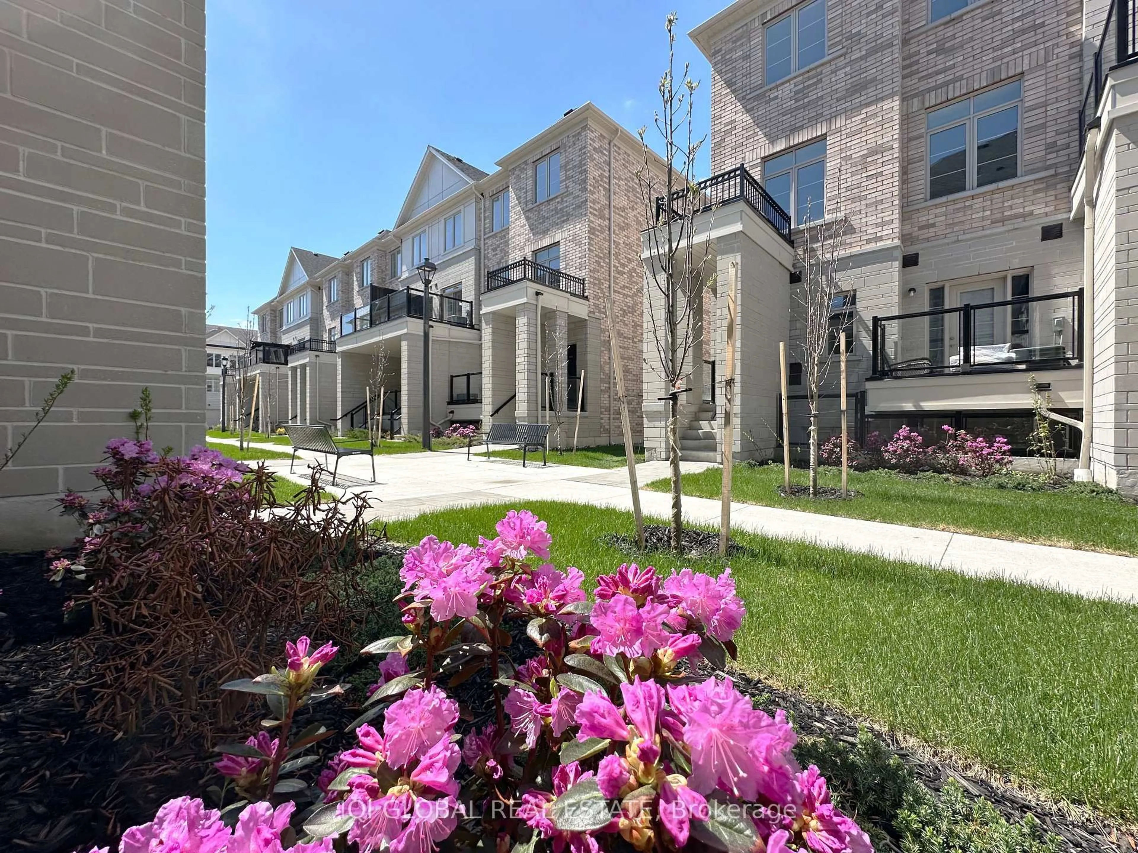 Patio, street for 1655 Palmers Sawmill Rd #1006, Pickering Ontario L1X 0R3