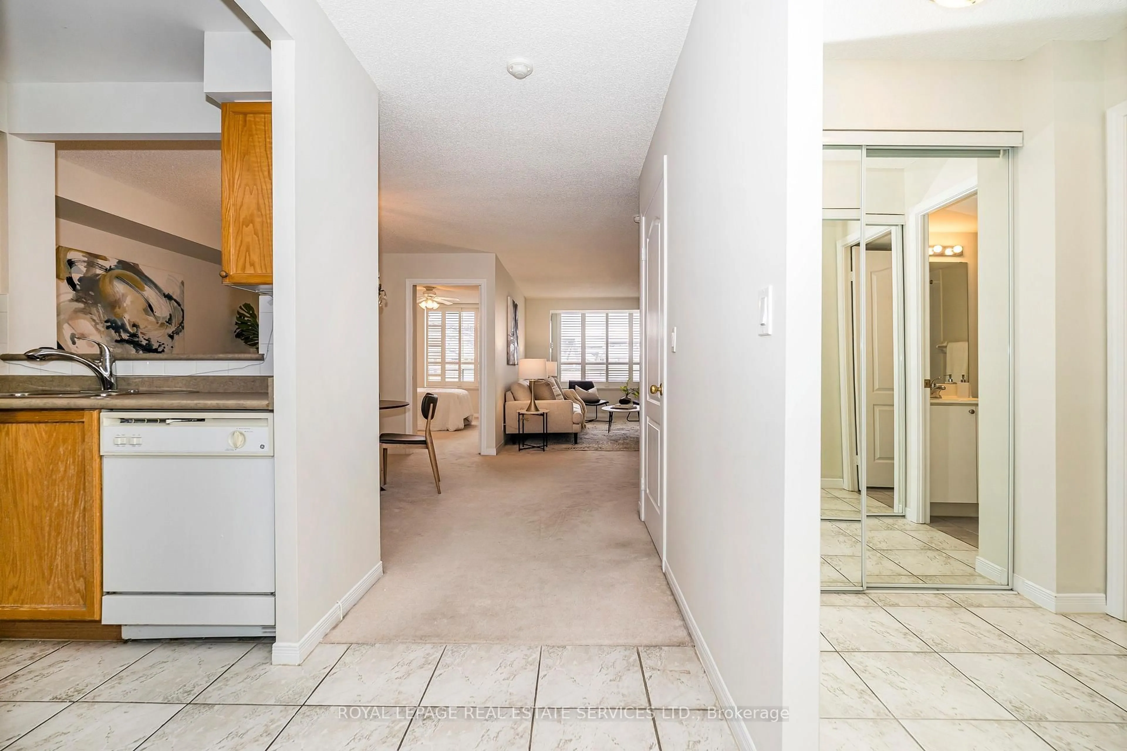 Indoor entryway for 1000 The Esplanade N #310, Pickering Ontario L1V 6V4