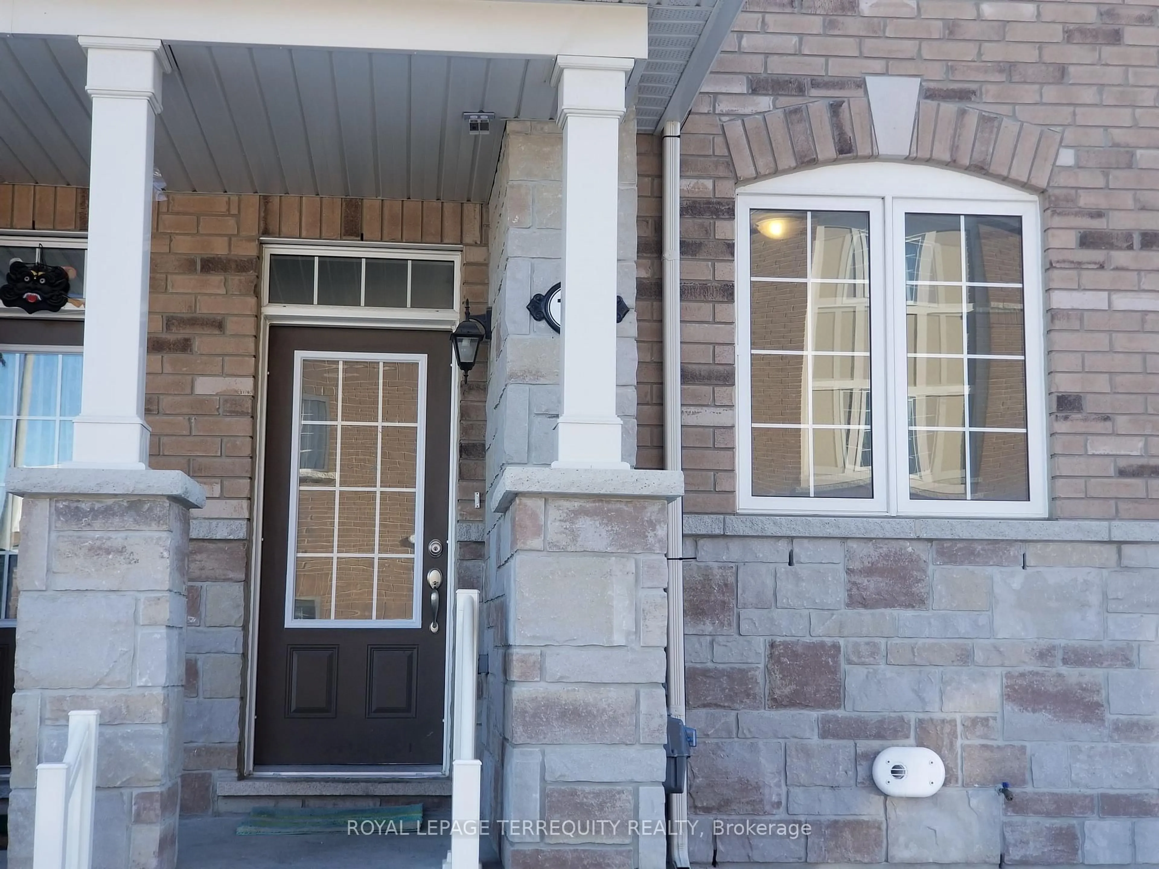 Indoor entryway for 105 Jolly Way, Toronto Ontario M1P 0E2