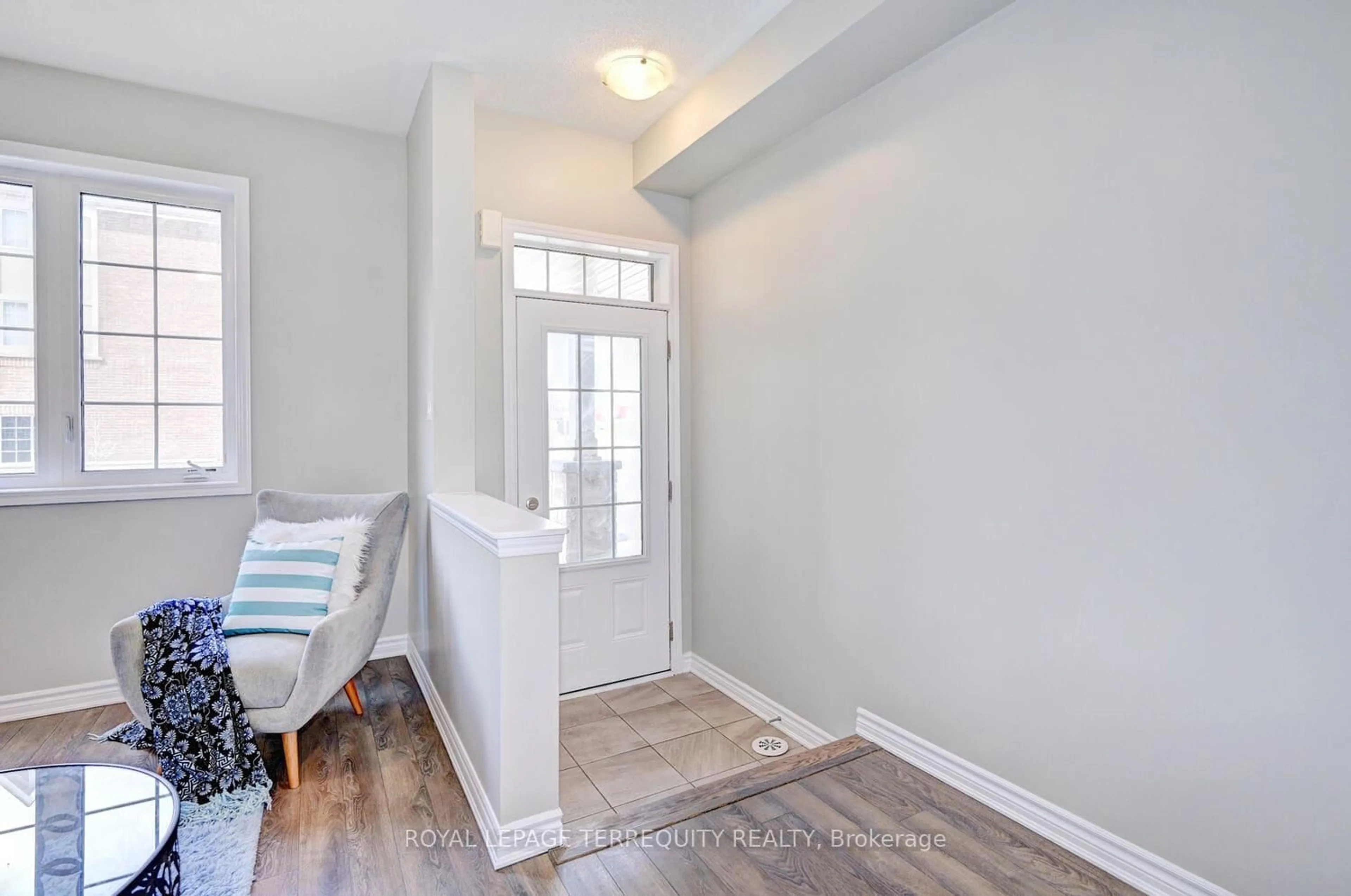 Indoor entryway for 105 Jolly Way, Toronto Ontario M1P 0E2