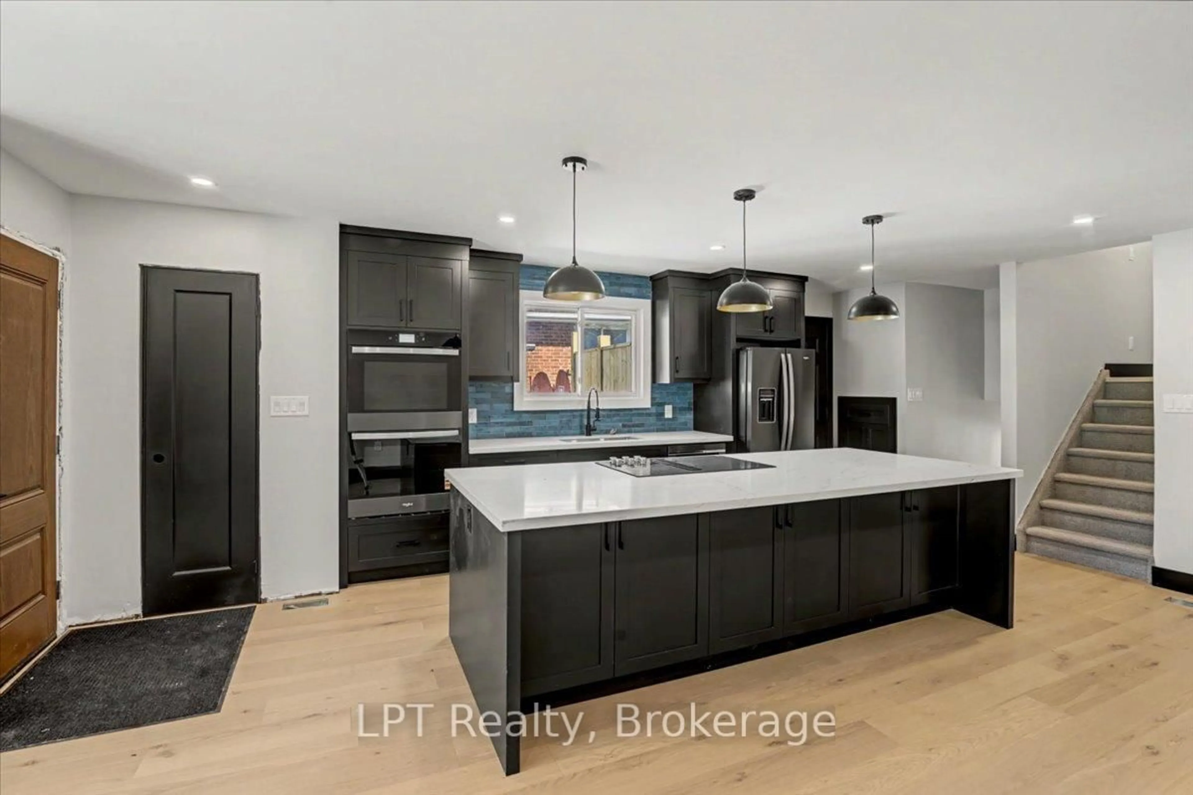 Open concept kitchen, unknown for 1281 Oxford St, Oshawa Ontario L1J 3W5