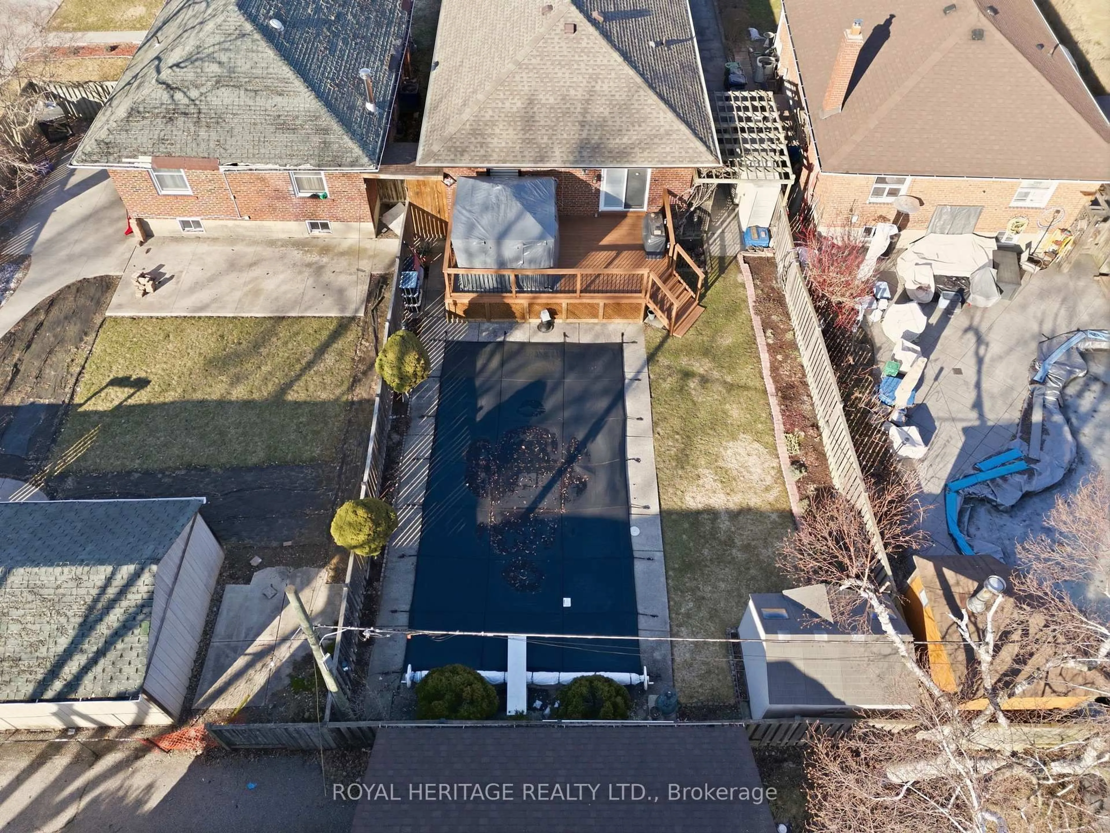 A pic from outside/outdoor area/front of a property/back of a property/a pic from drone, city buildings view from balcony for 33 Willowhurst Cres, Toronto Ontario M1R 3R7
