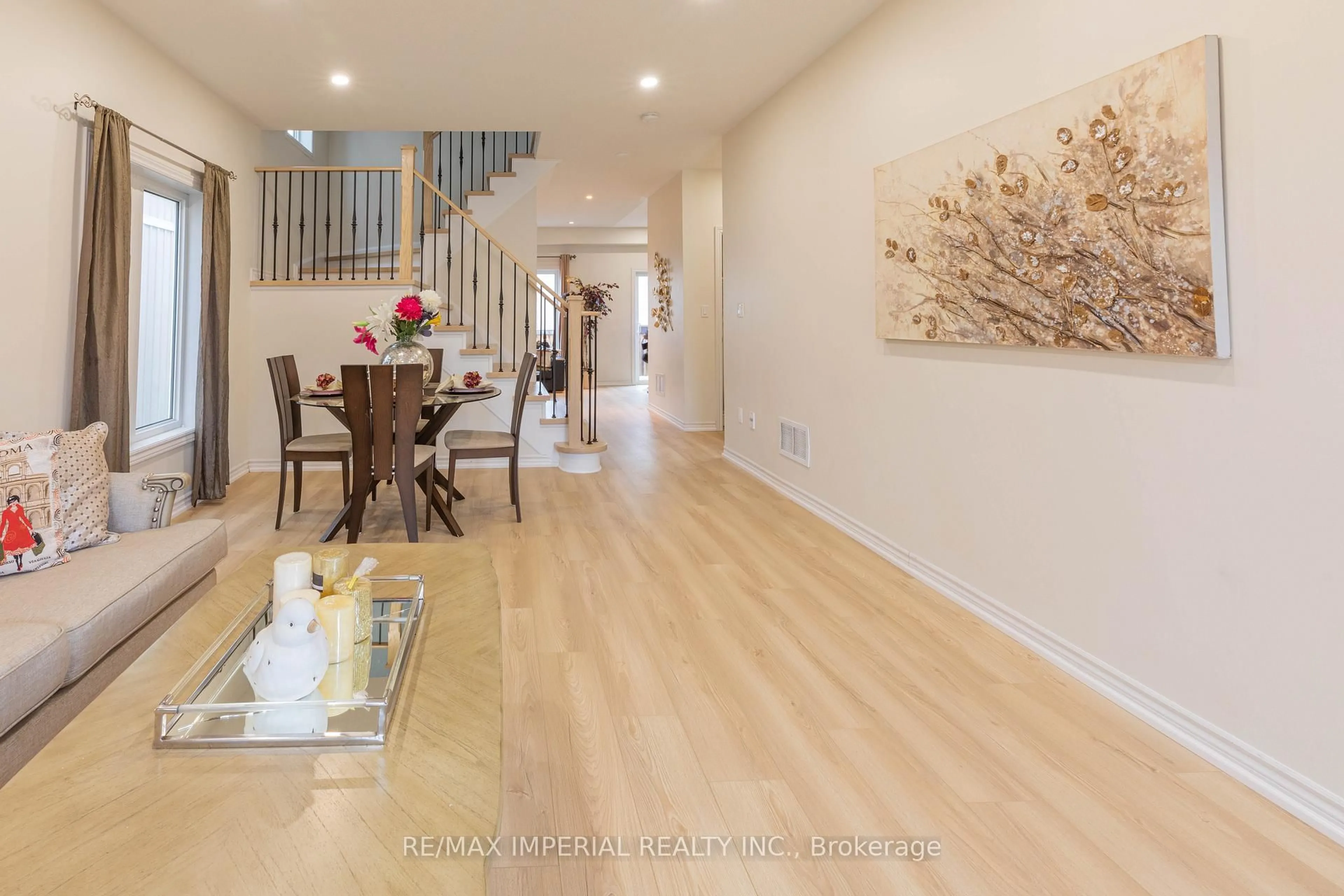 Unknown for 10 Sandgate St, Whitby Ontario L1R 0L3