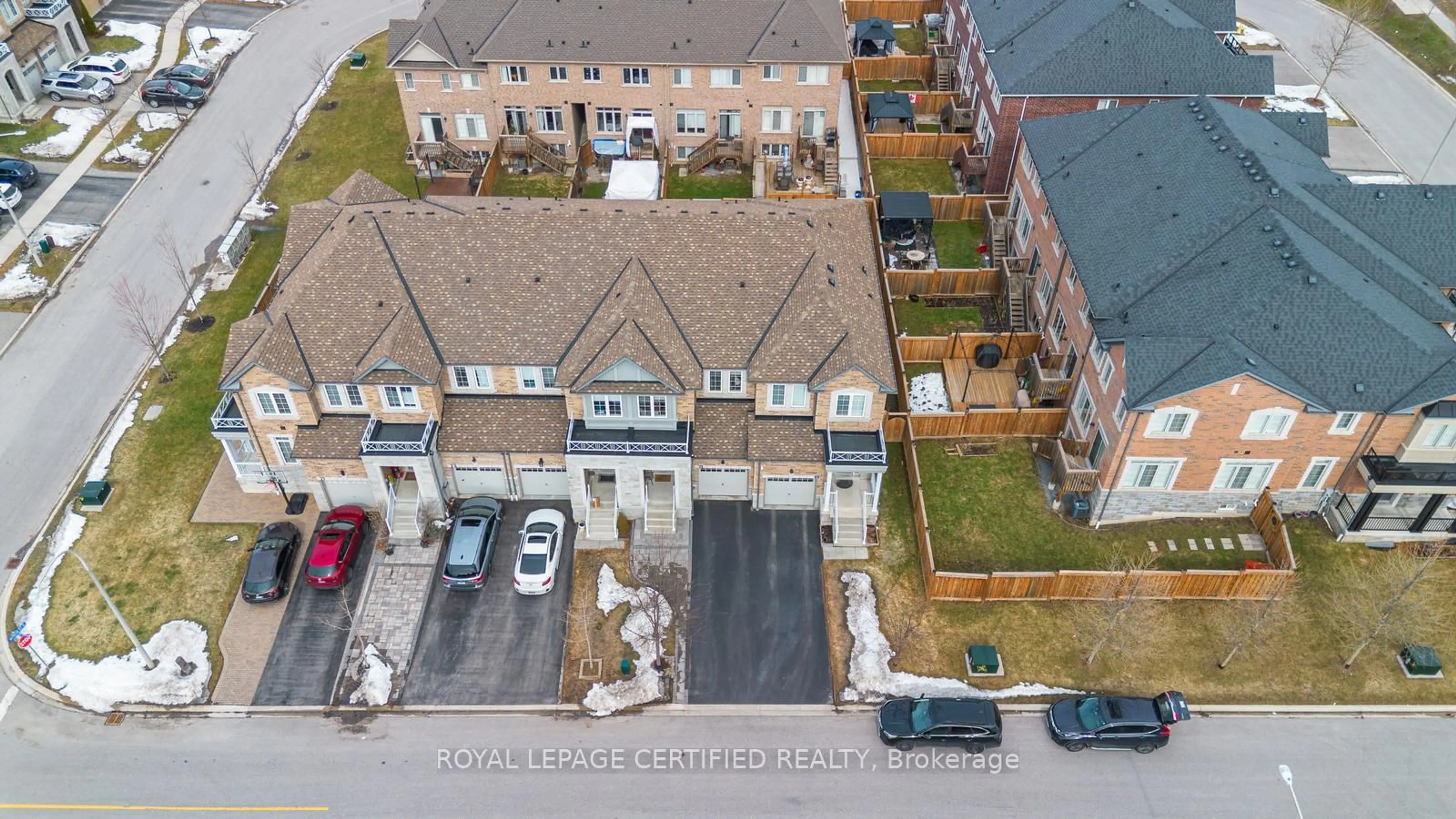 A pic from outside/outdoor area/front of a property/back of a property/a pic from drone, unknown for 71 Rimrock Cres, Whitby Ontario L1N 0E5