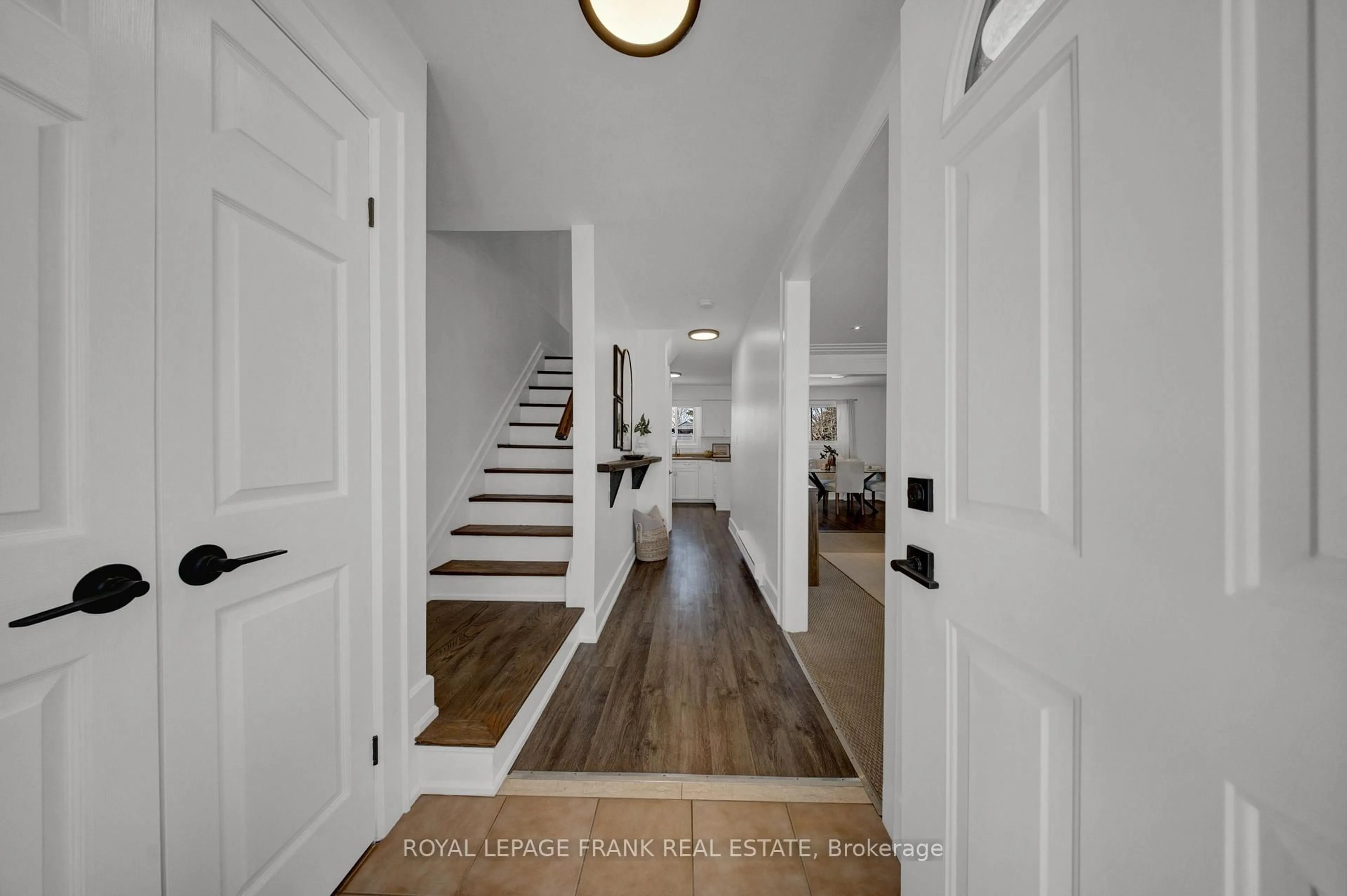 Indoor entryway for 590 Talbot Crt, Oshawa Ontario L1J 2E8