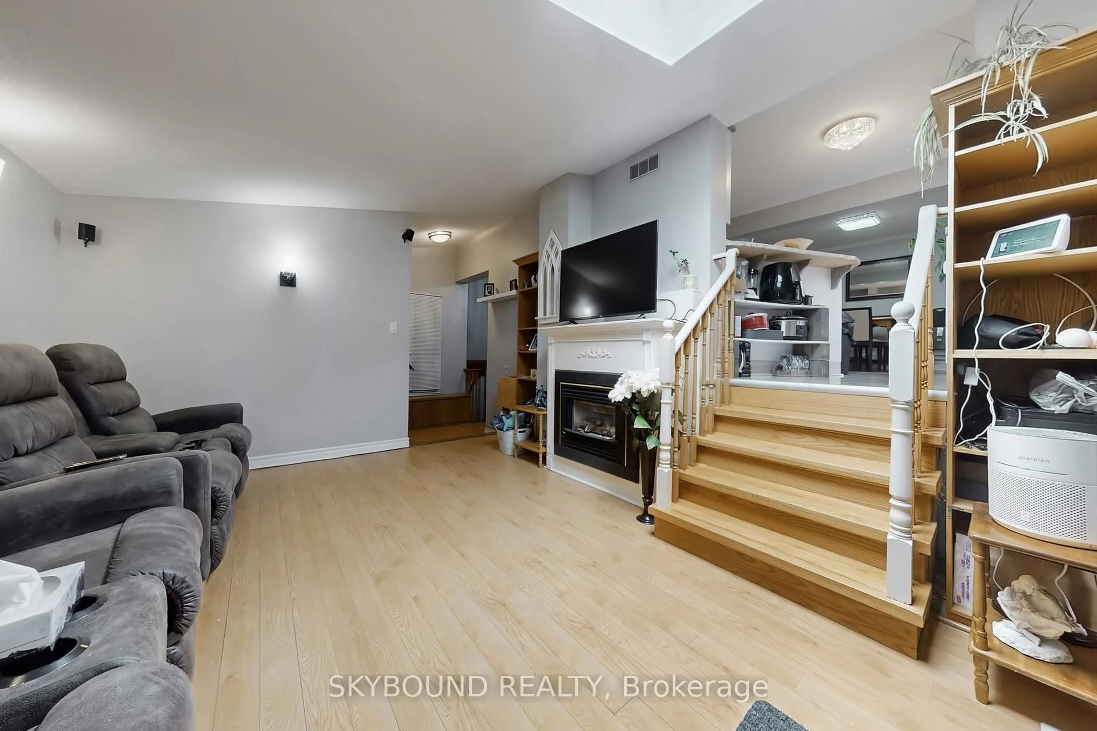 Unknown for 265 Dover St, Oshawa Ontario L1G 6G5