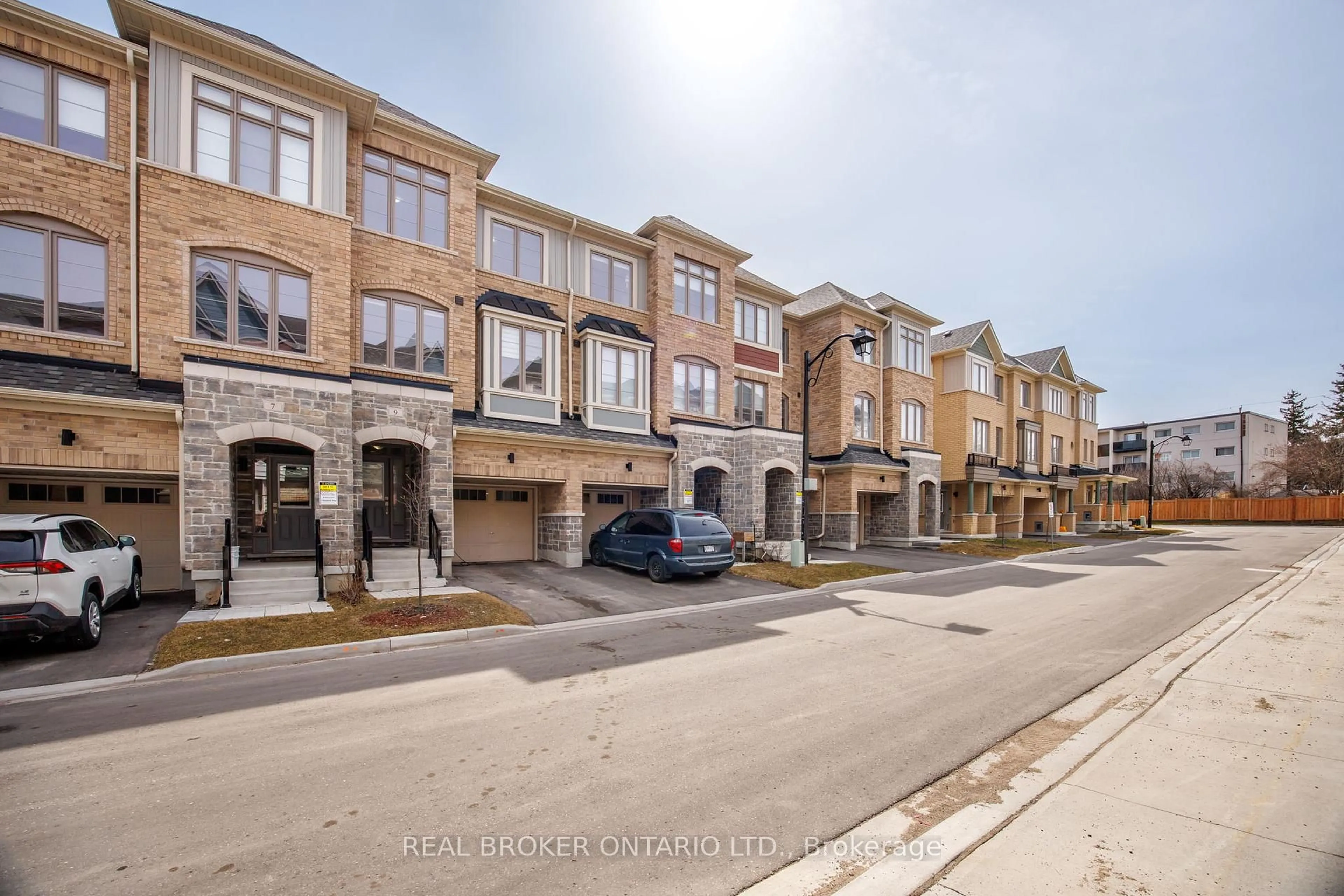 A pic from outside/outdoor area/front of a property/back of a property/a pic from drone, street for 9 Nautical Way, Whitby Ontario L1N 0N2