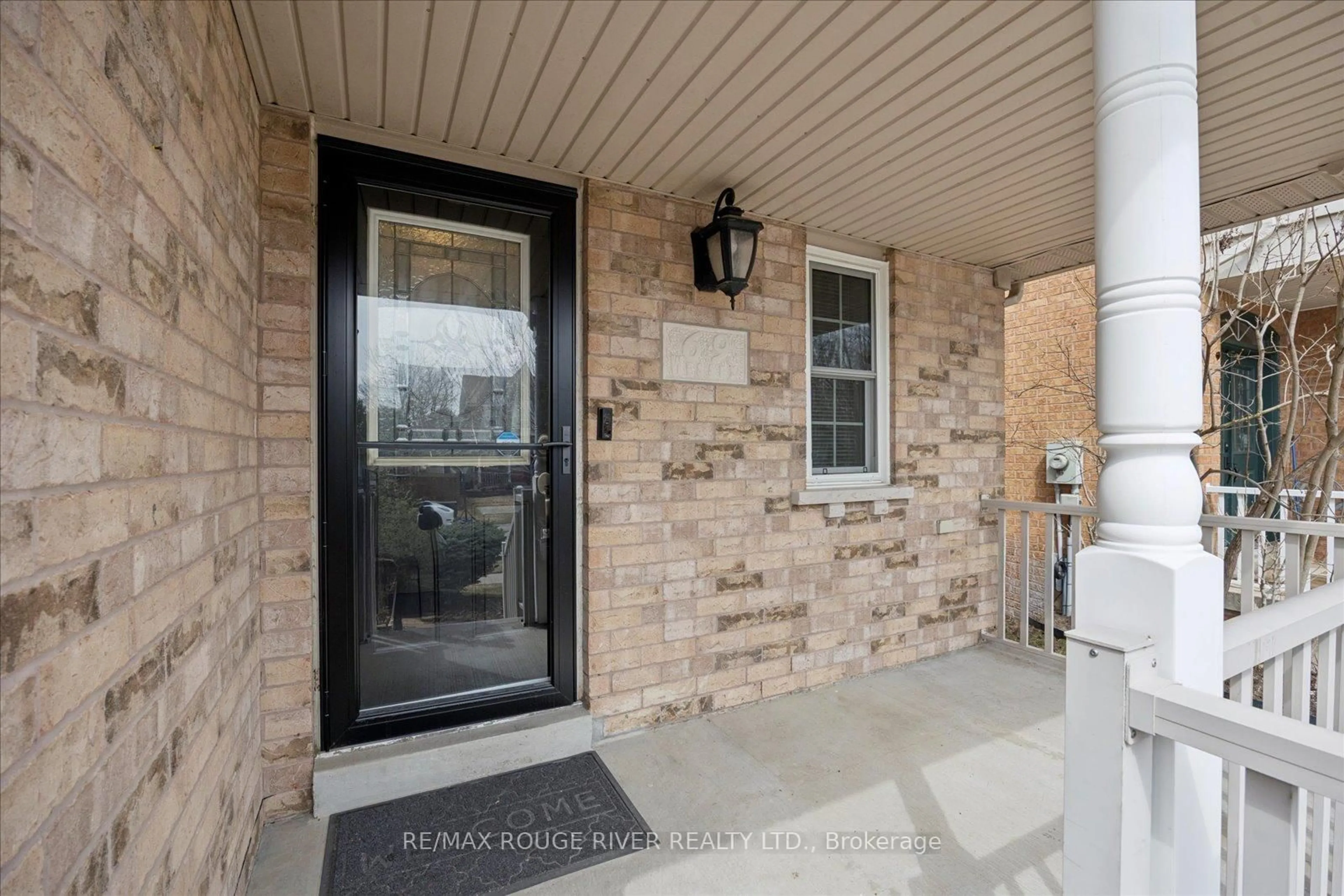 Indoor entryway for 69 Wessex Dr, Whitby Ontario L1M 2C2