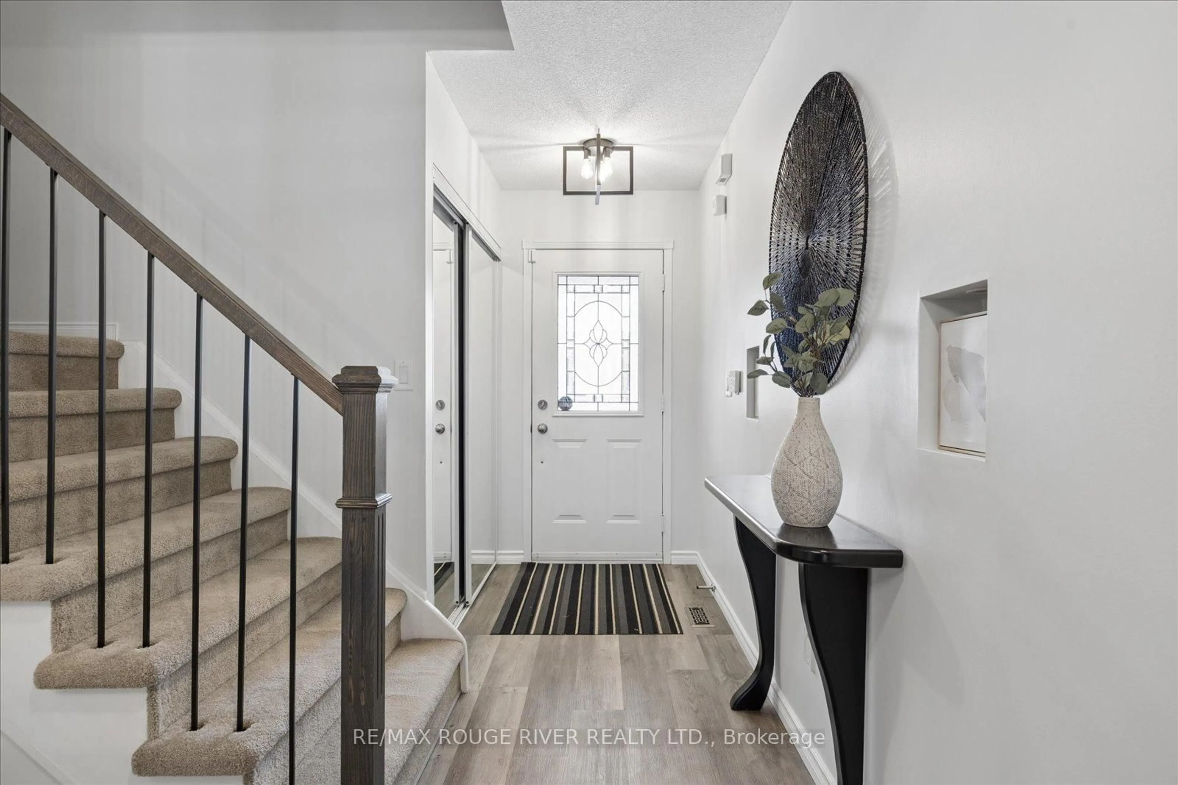 Indoor entryway for 69 Wessex Dr, Whitby Ontario L1M 2C2