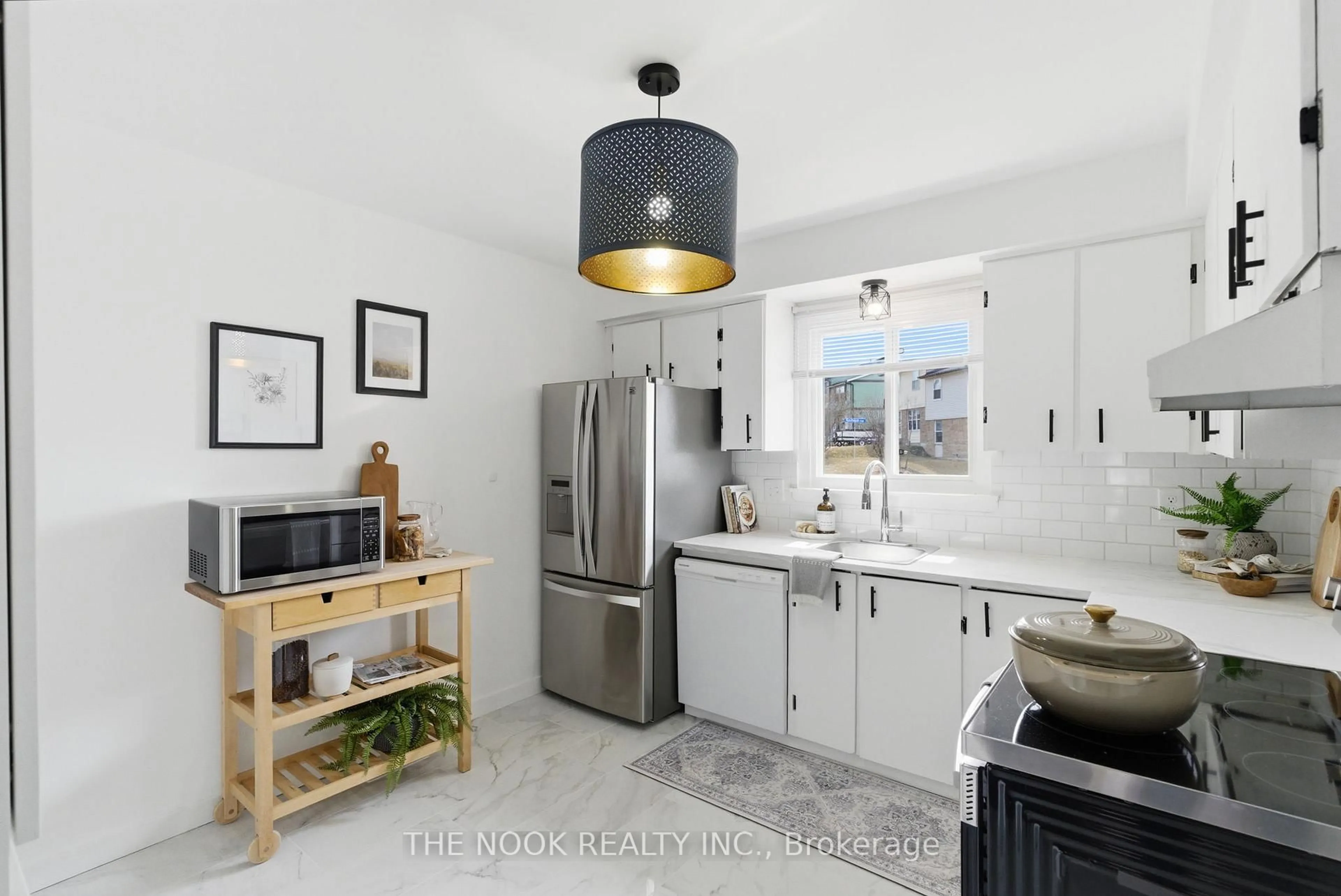 Open concept kitchen, ceramic/tile floor for 1232 Southdale Ave, Oshawa Ontario L1H 7Z3