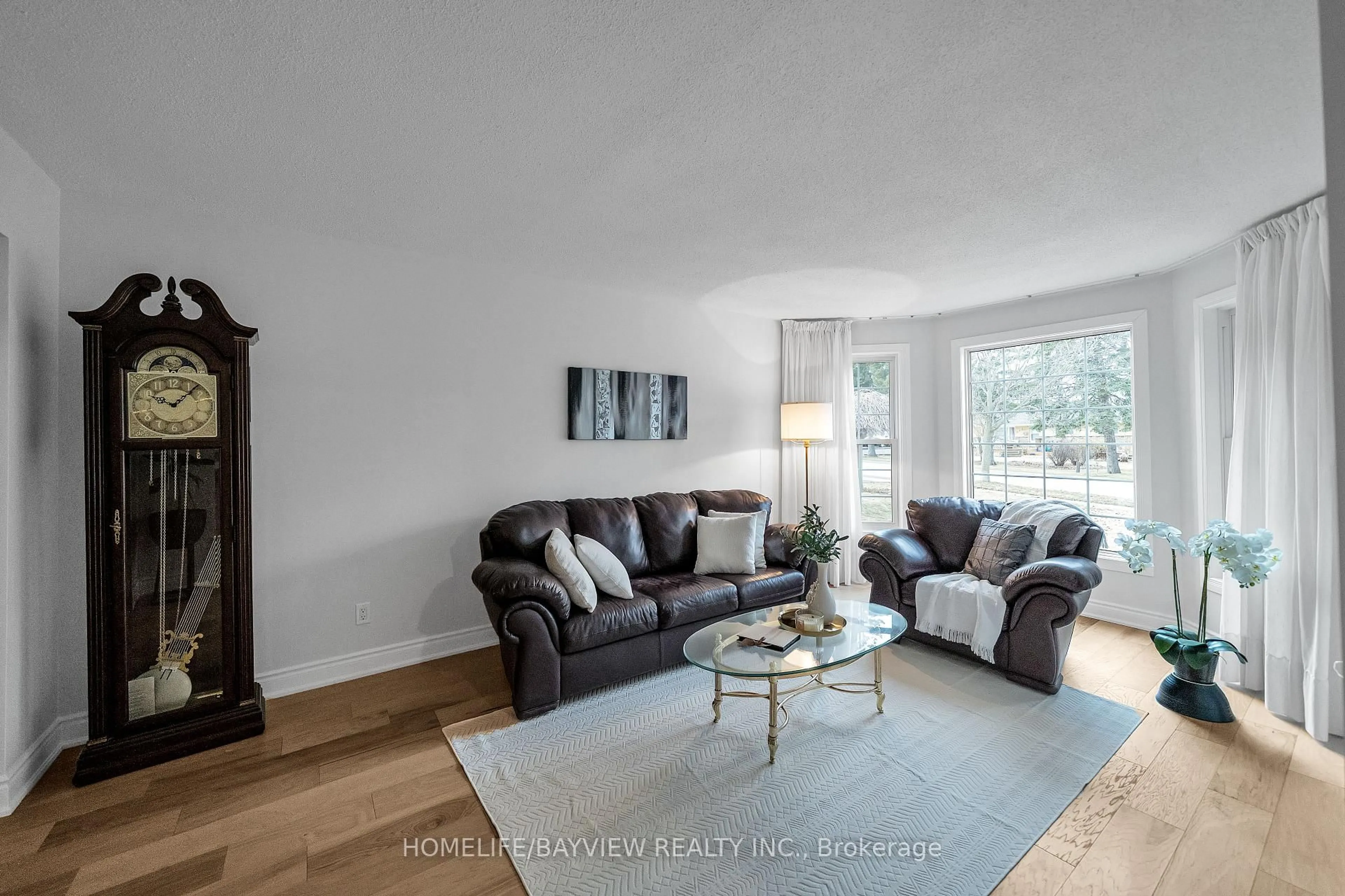 Living room with furniture, wood/laminate floor for 565 Sheppard Ave, Pickering Ontario L1V 1G1