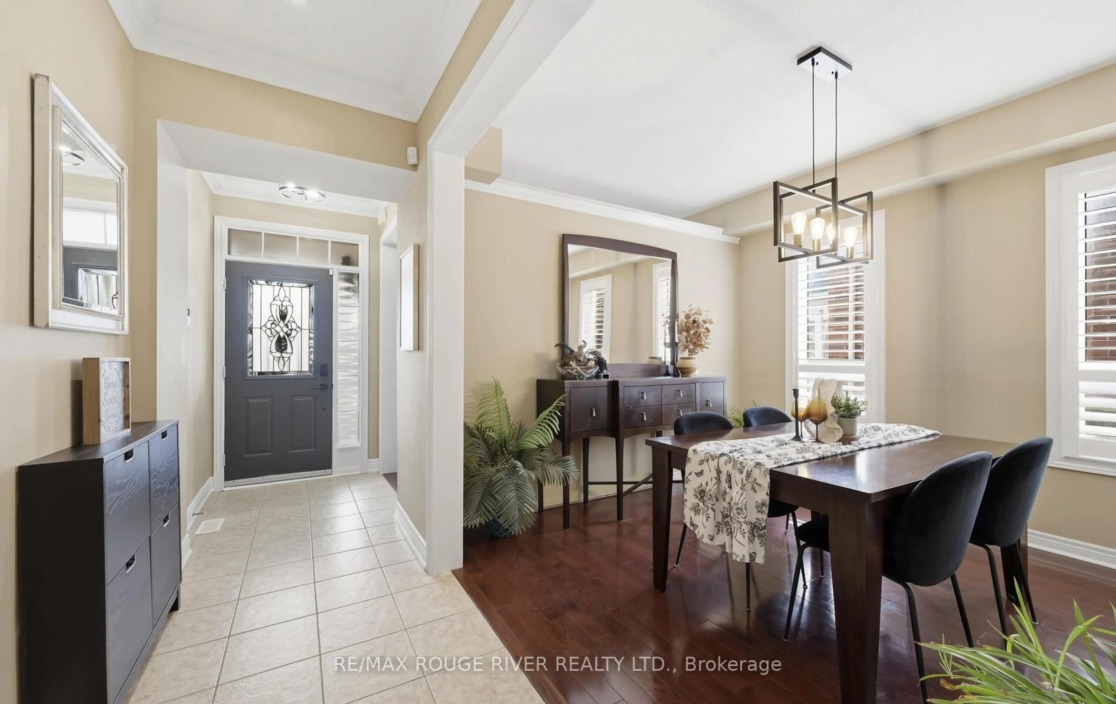 Indoor entryway for 26 Corsham Dr, Whitby Ontario L1M 2K5