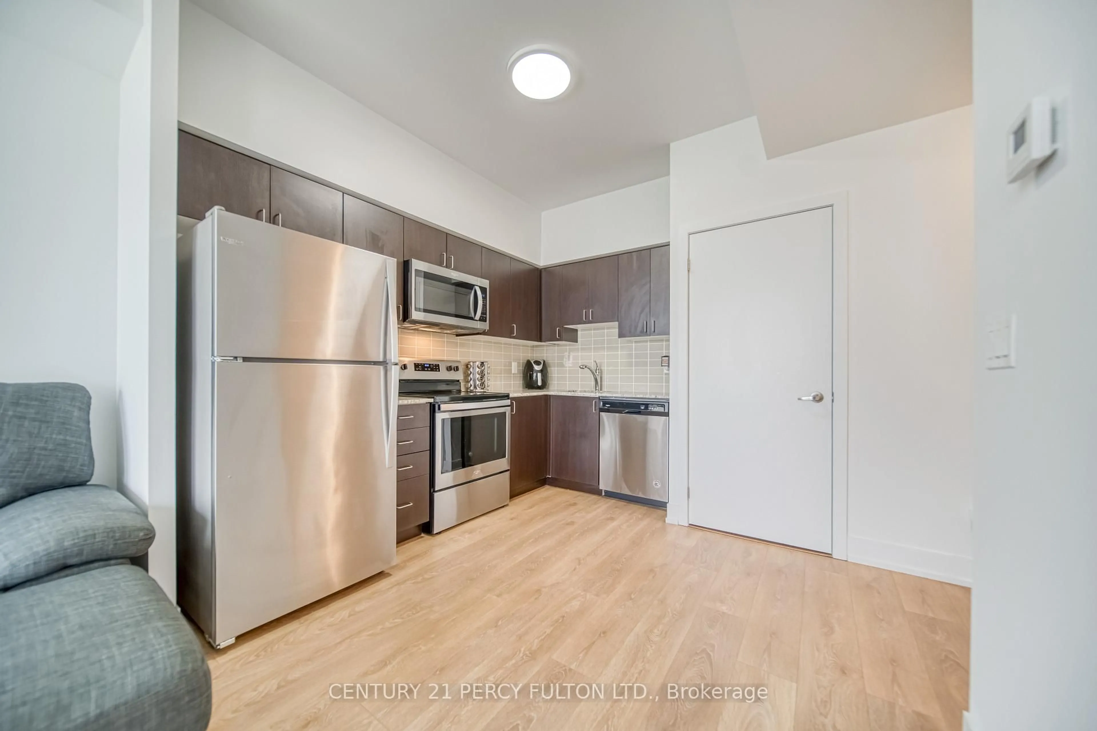Standard kitchen, unknown for 1255 Bayly St #2208, Pickering Ontario L1W 0B6