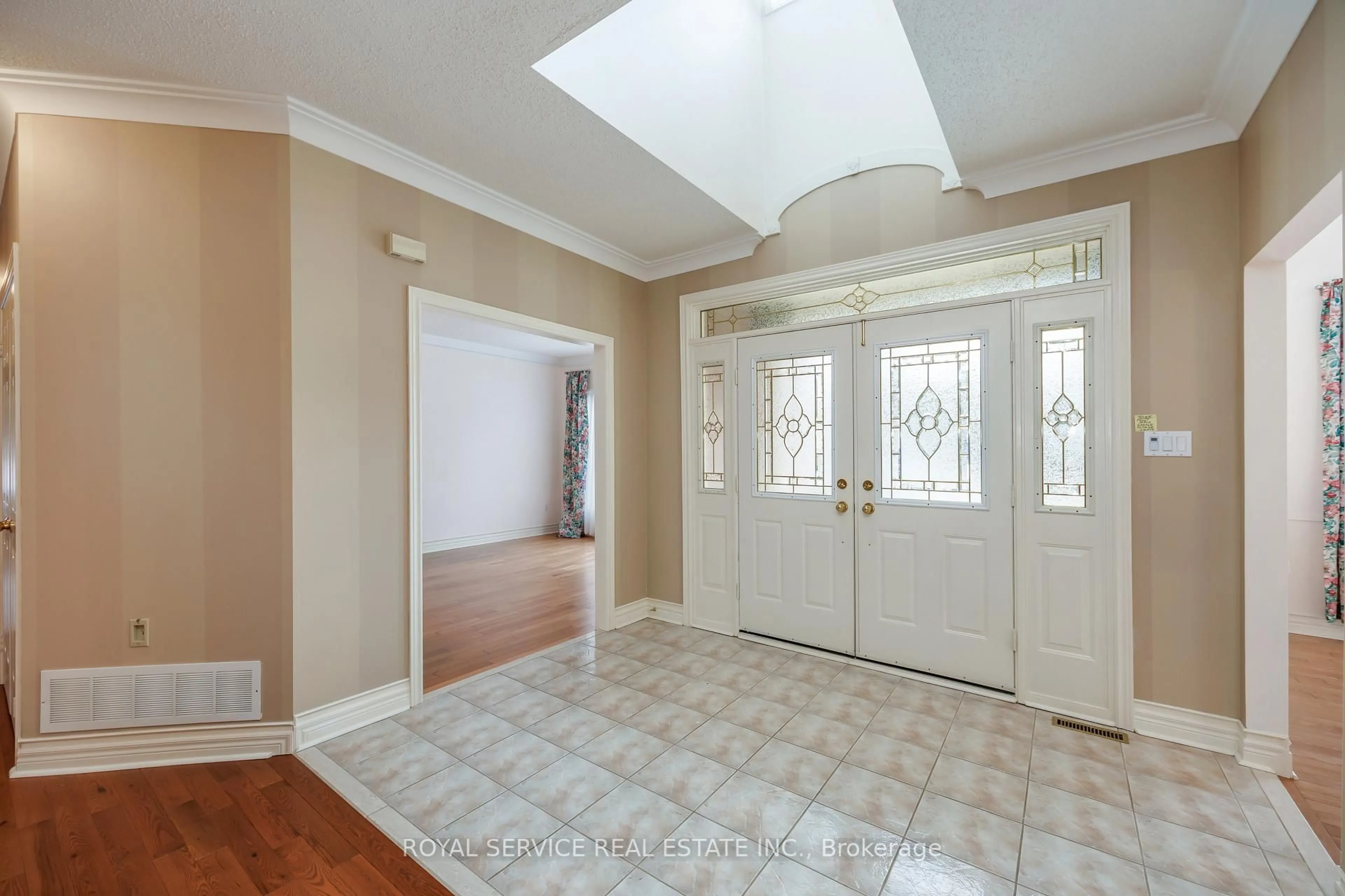 Indoor entryway for 58 Brimwood Crt, Pickering Ontario L1V 6L1