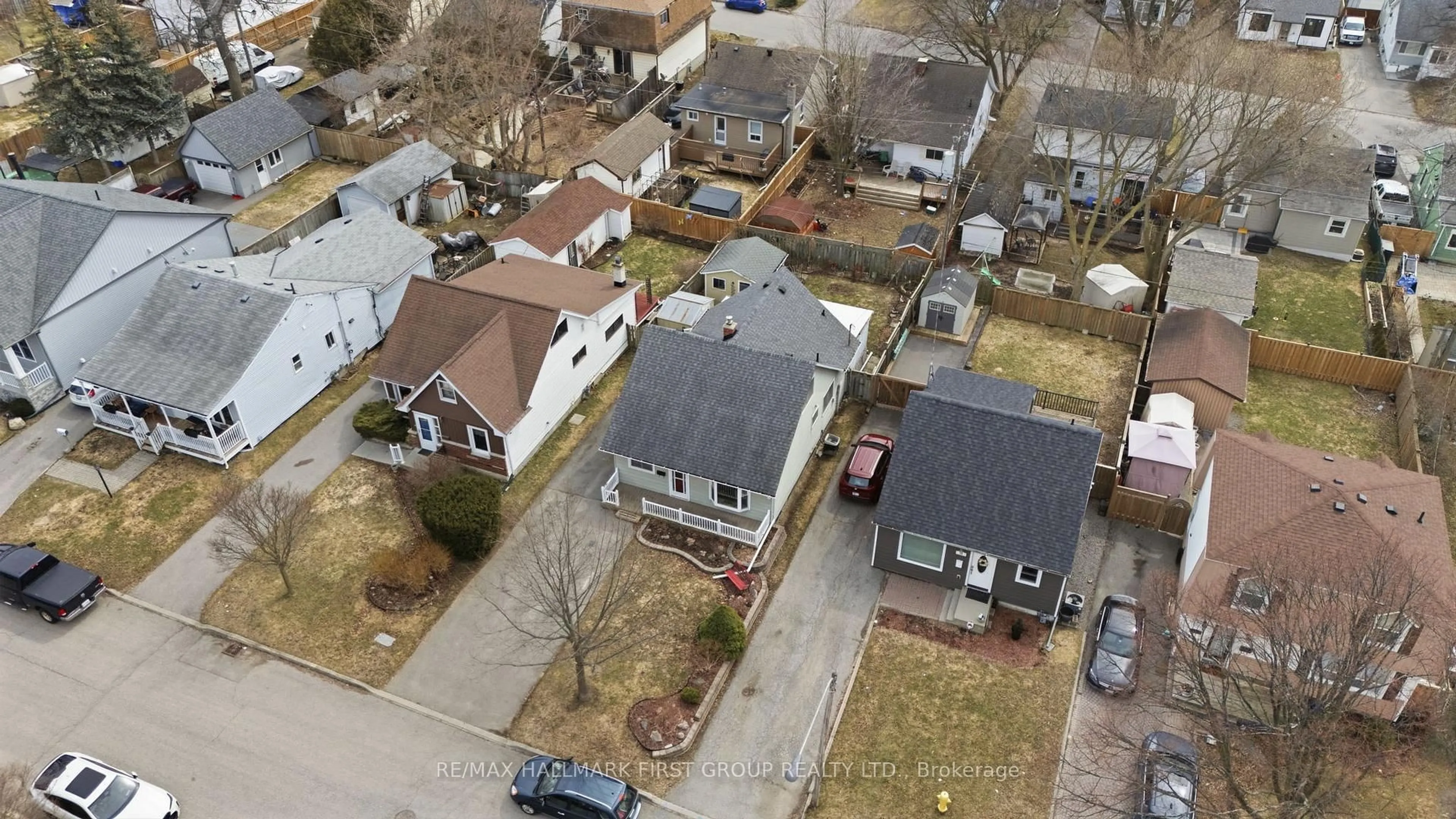 A pic from outside/outdoor area/front of a property/back of a property/a pic from drone, street for 17 Brock St, Ajax Ontario L1S 1S9