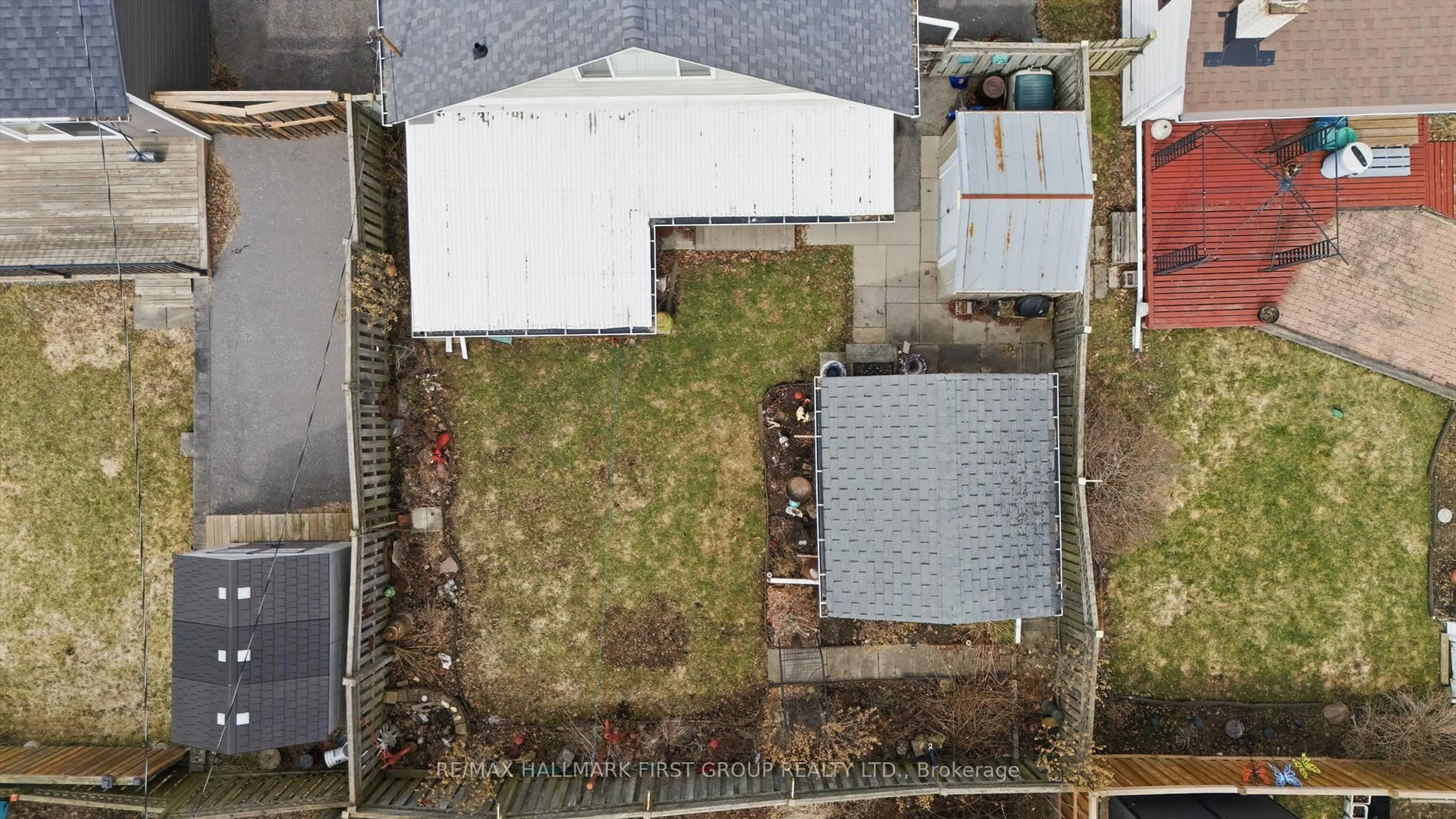 A pic from outside/outdoor area/front of a property/back of a property/a pic from drone, street for 17 Brock St, Ajax Ontario L1S 1S9
