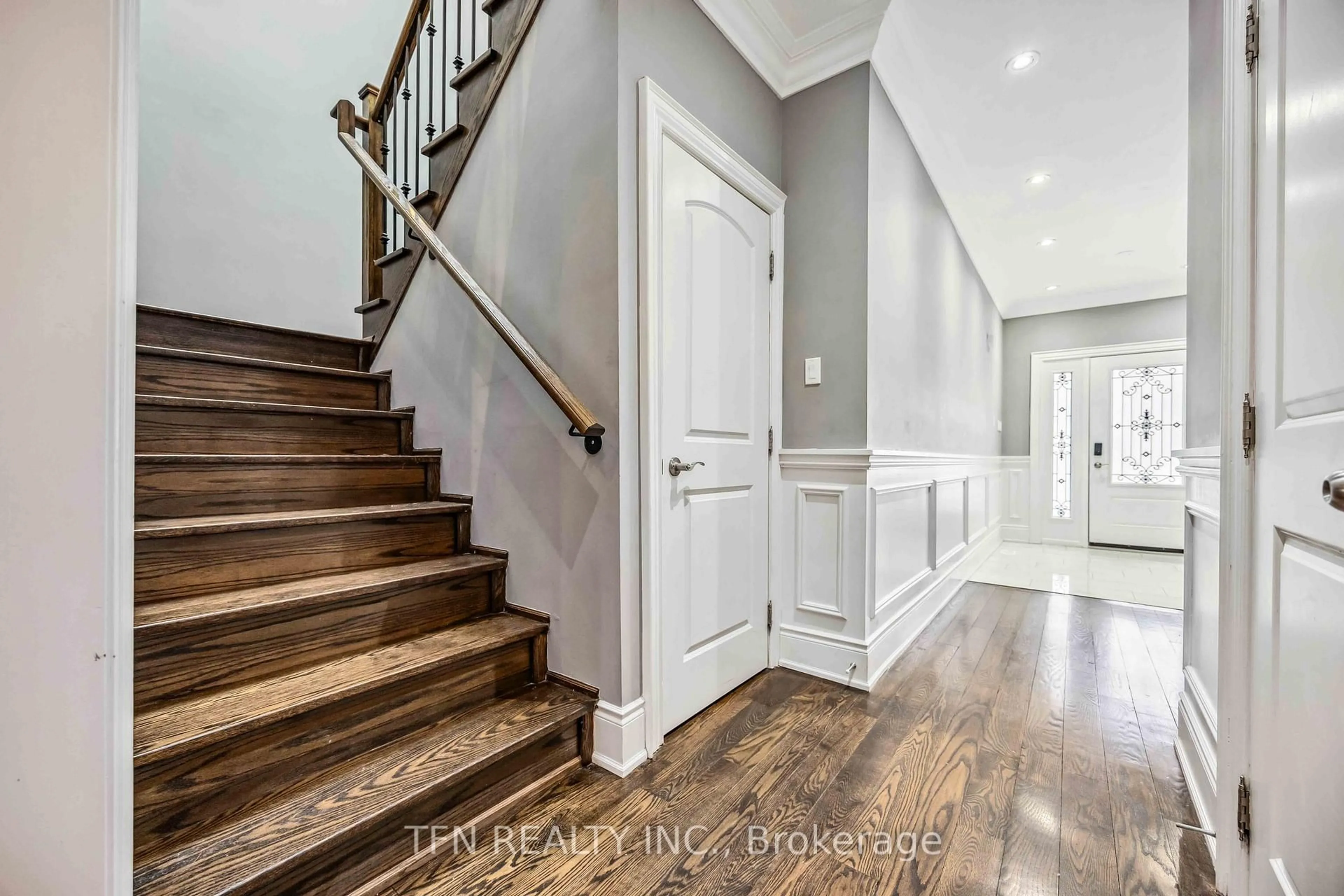 Indoor entryway for 282B Aylesworth Ave, Toronto Ontario M1N 2K2