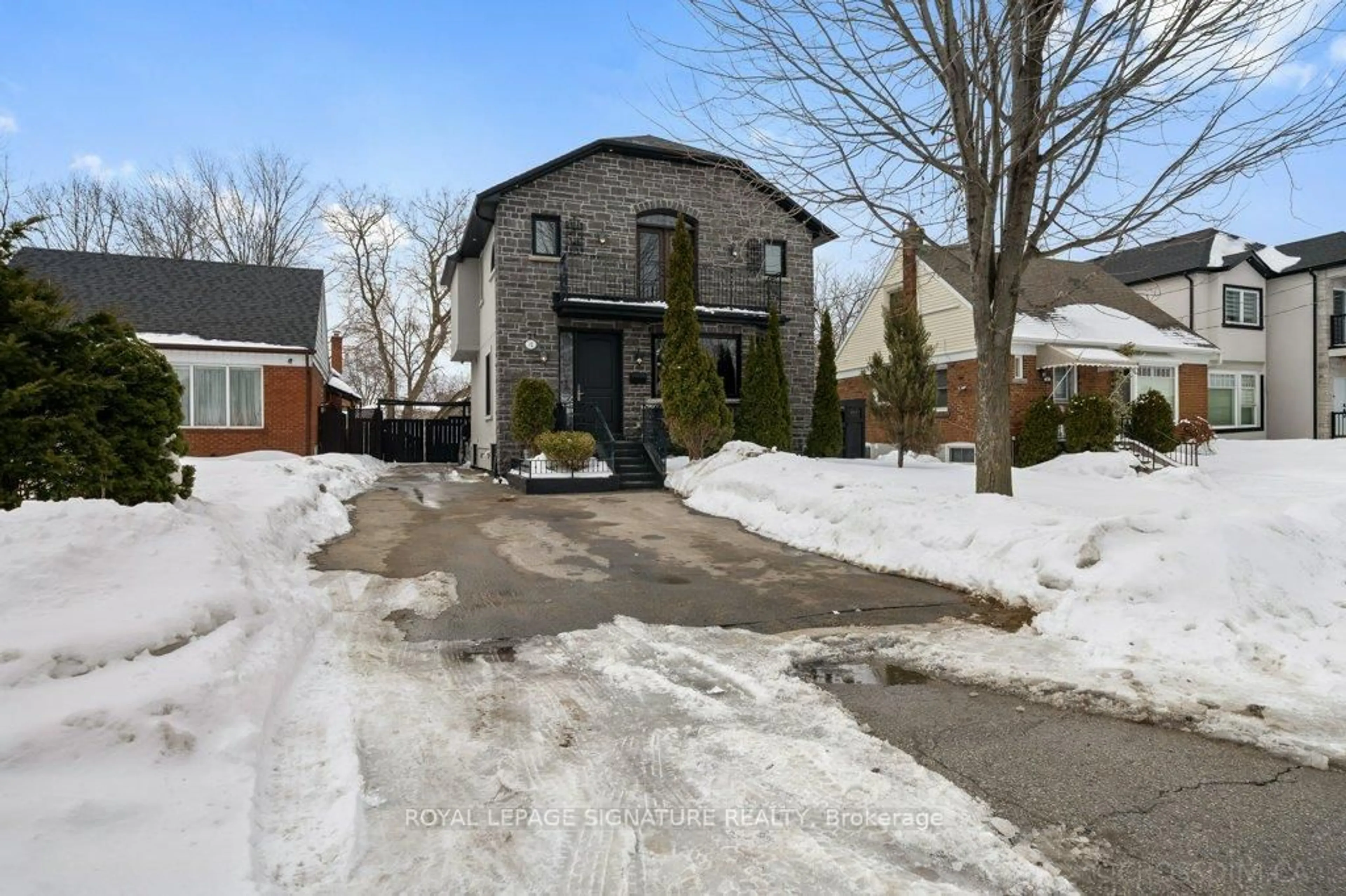 A pic from outside/outdoor area/front of a property/back of a property/a pic from drone, street for 12 Willowhurst Cres, Toronto Ontario M1R 3R6