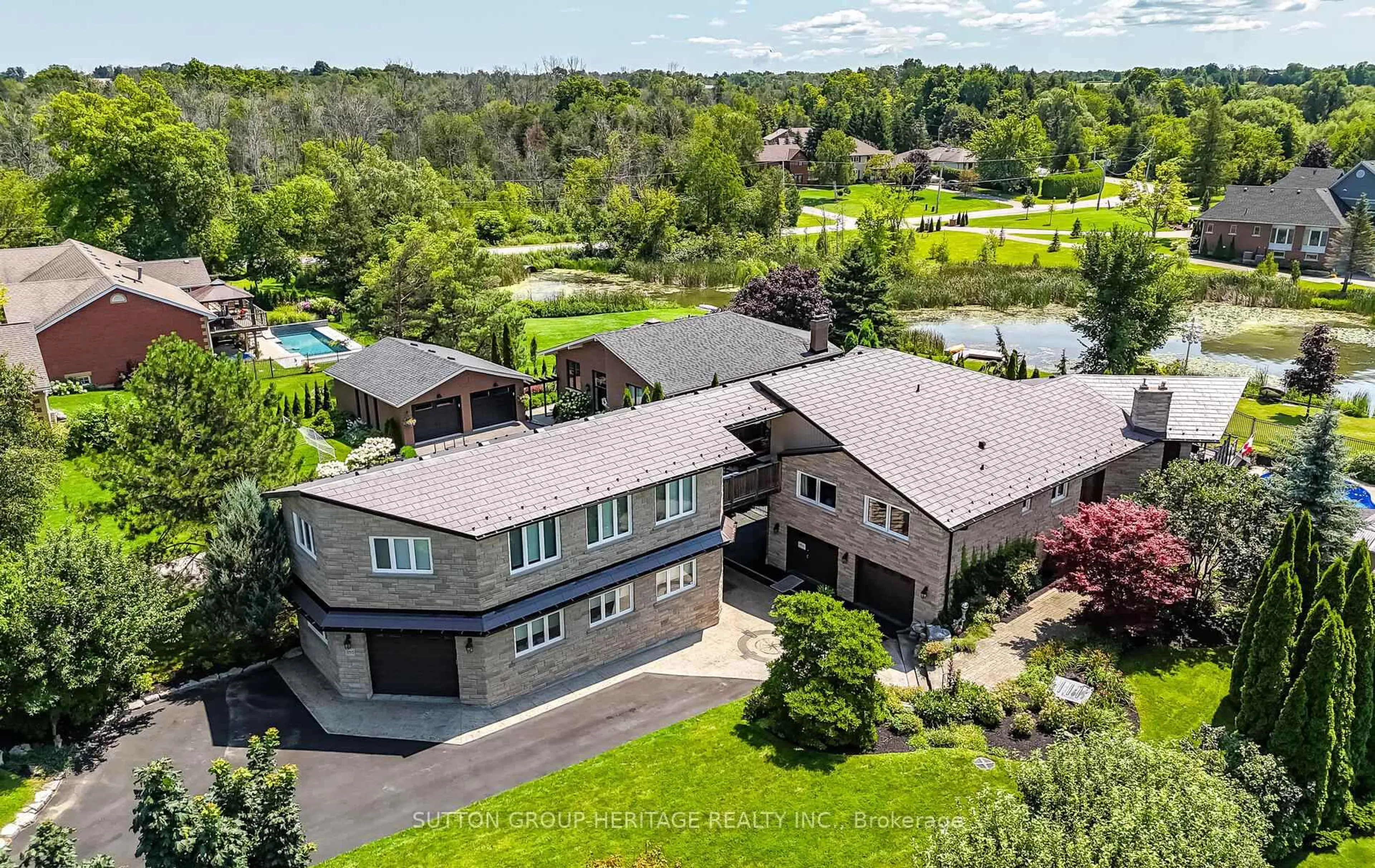 A pic from outside/outdoor area/front of a property/back of a property/a pic from drone, mountain view for 285 Stephenson Point Rd, Scugog Ontario L9L 1B4