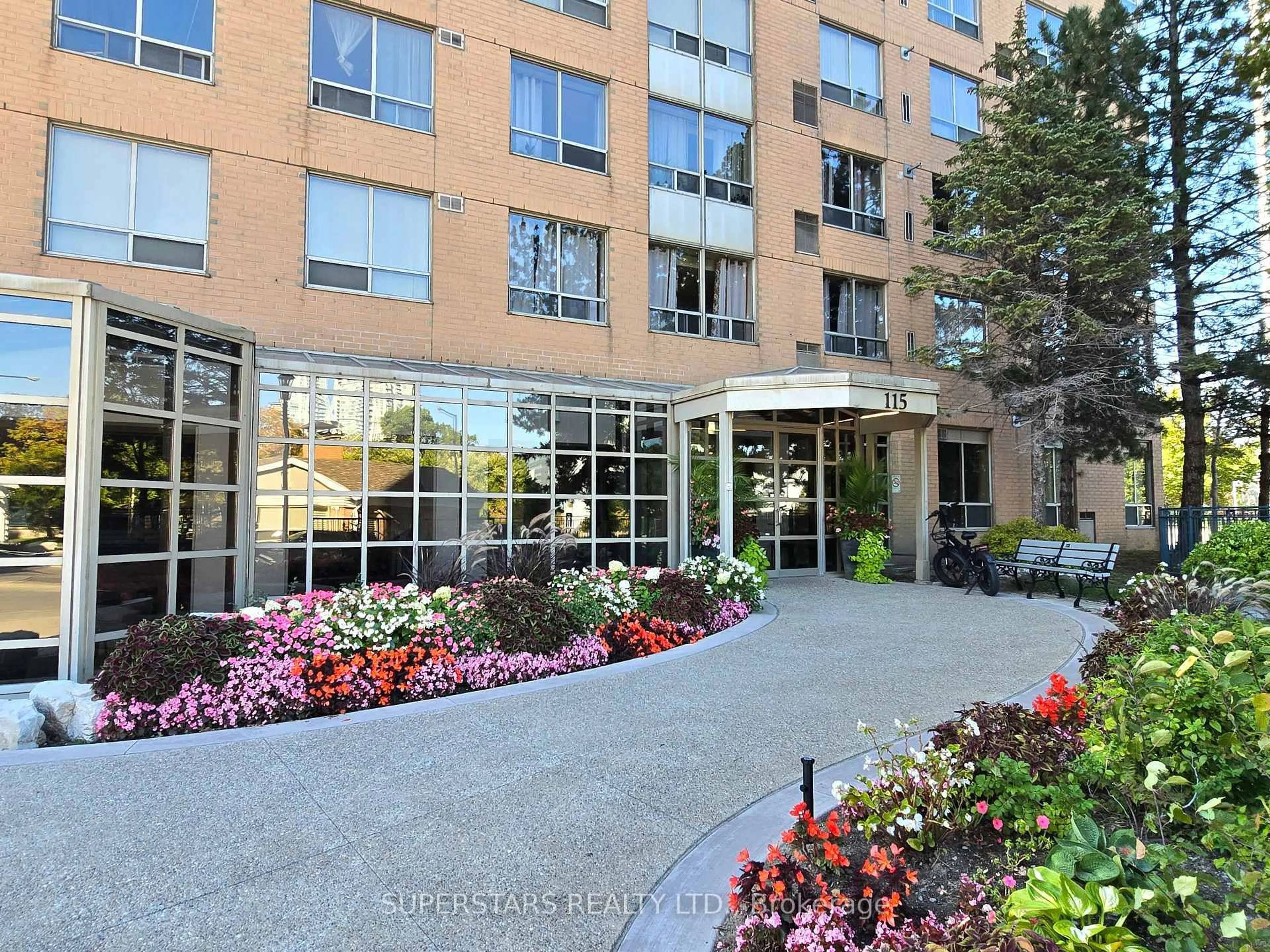 Indoor foyer for 115 Omni Dr #909, Toronto Ontario M1P 5B4