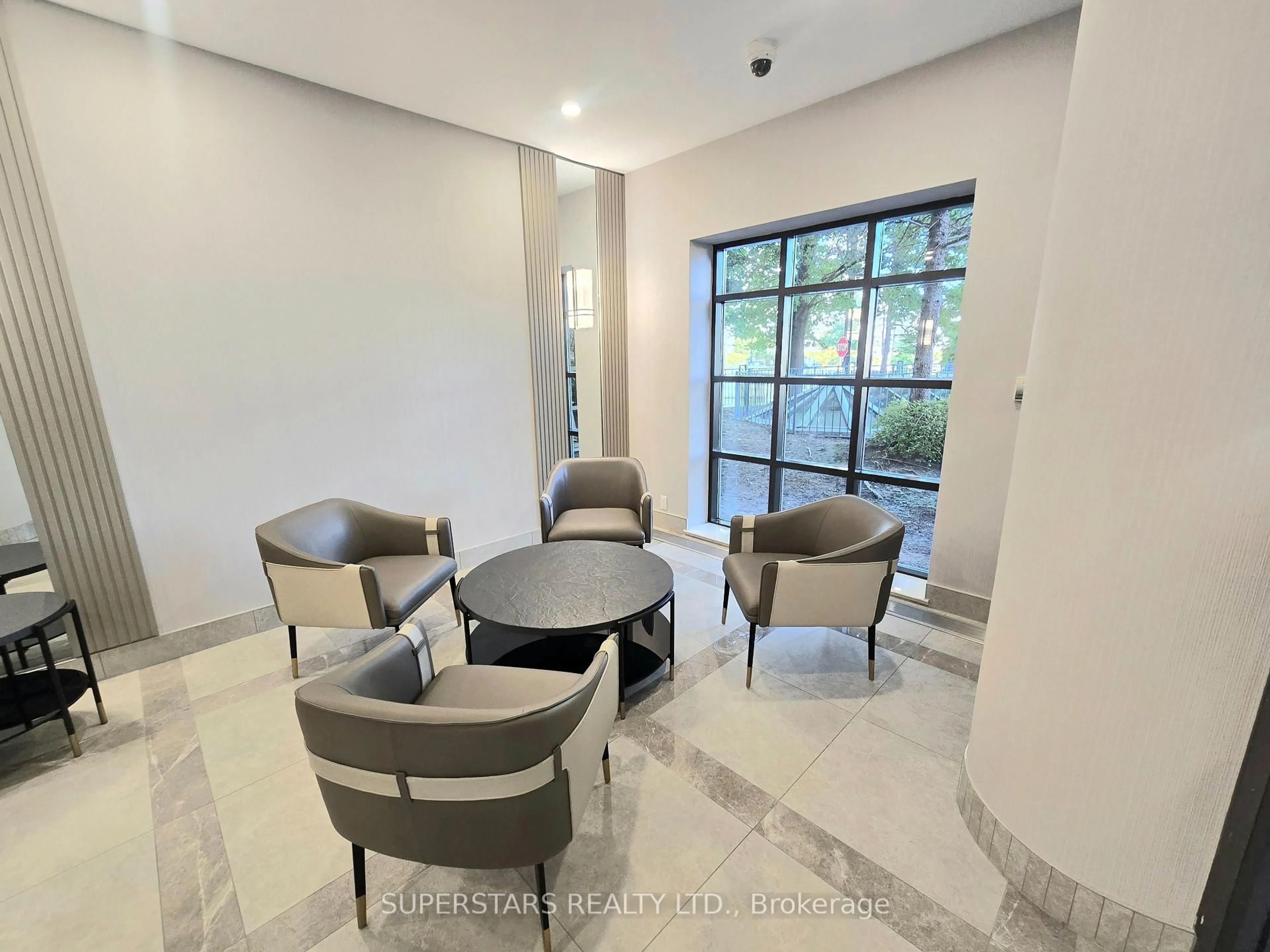 Indoor foyer for 115 Omni Dr #909, Toronto Ontario M1P 5B4