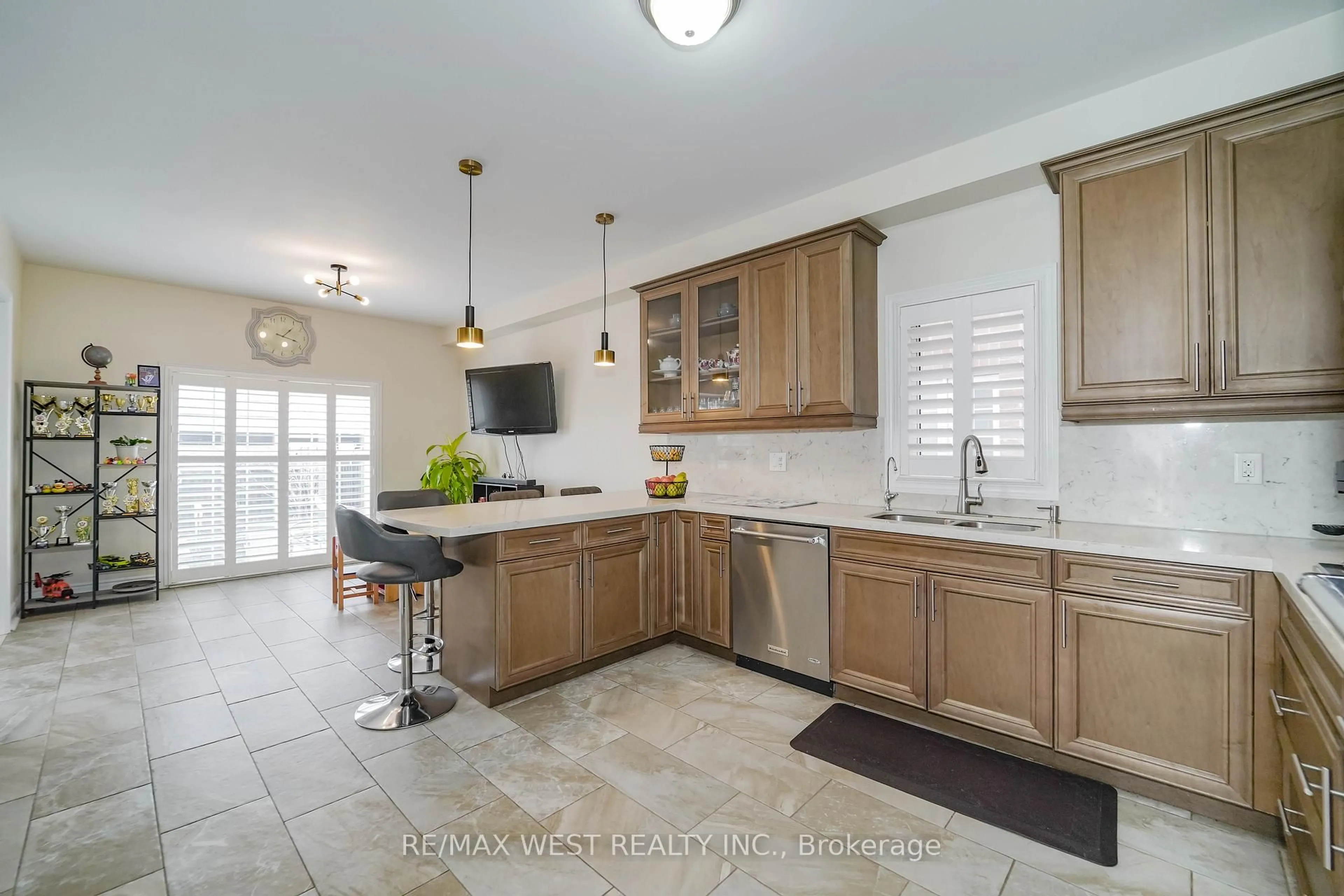 Open concept kitchen, ceramic/tile floor for 63 Sharplin Dr, Ajax Ontario L1Z 0P4