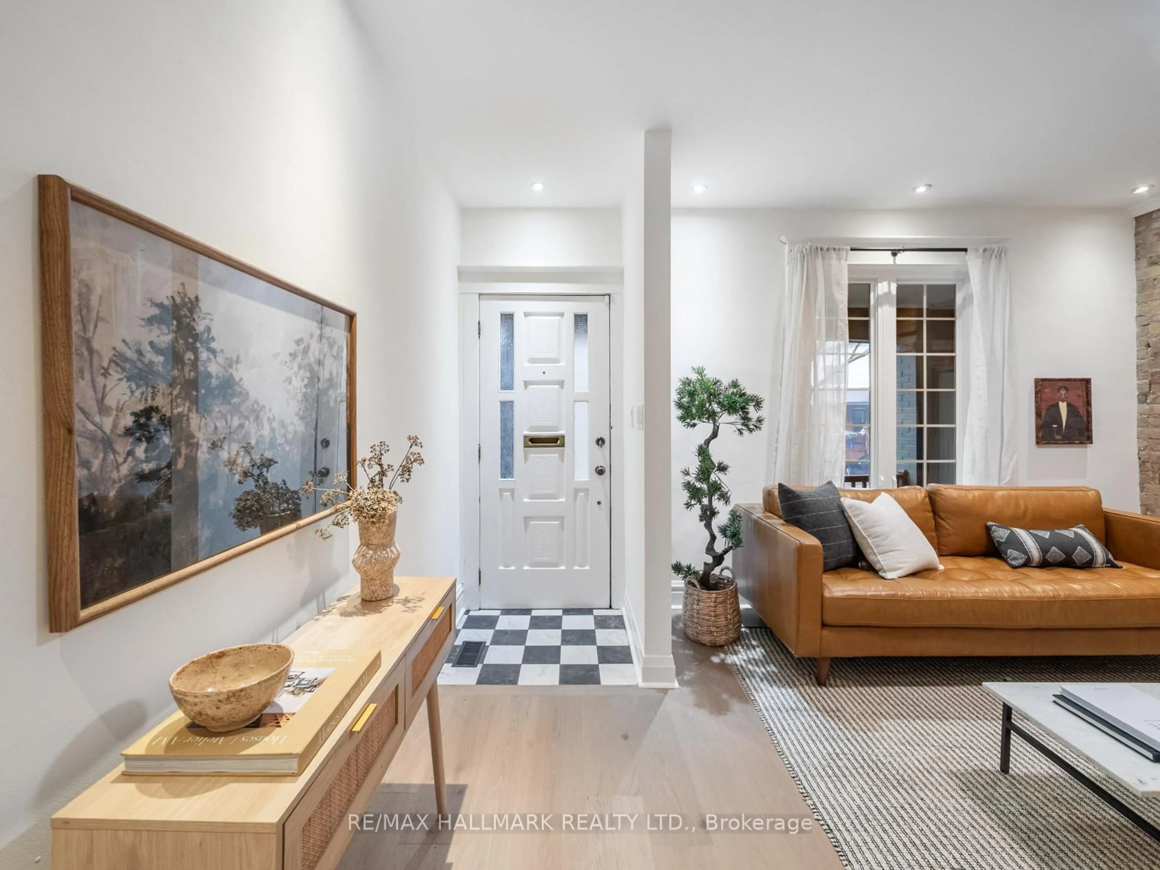 Indoor entryway for 24 Richard Ave, Toronto Ontario M4L 1W9