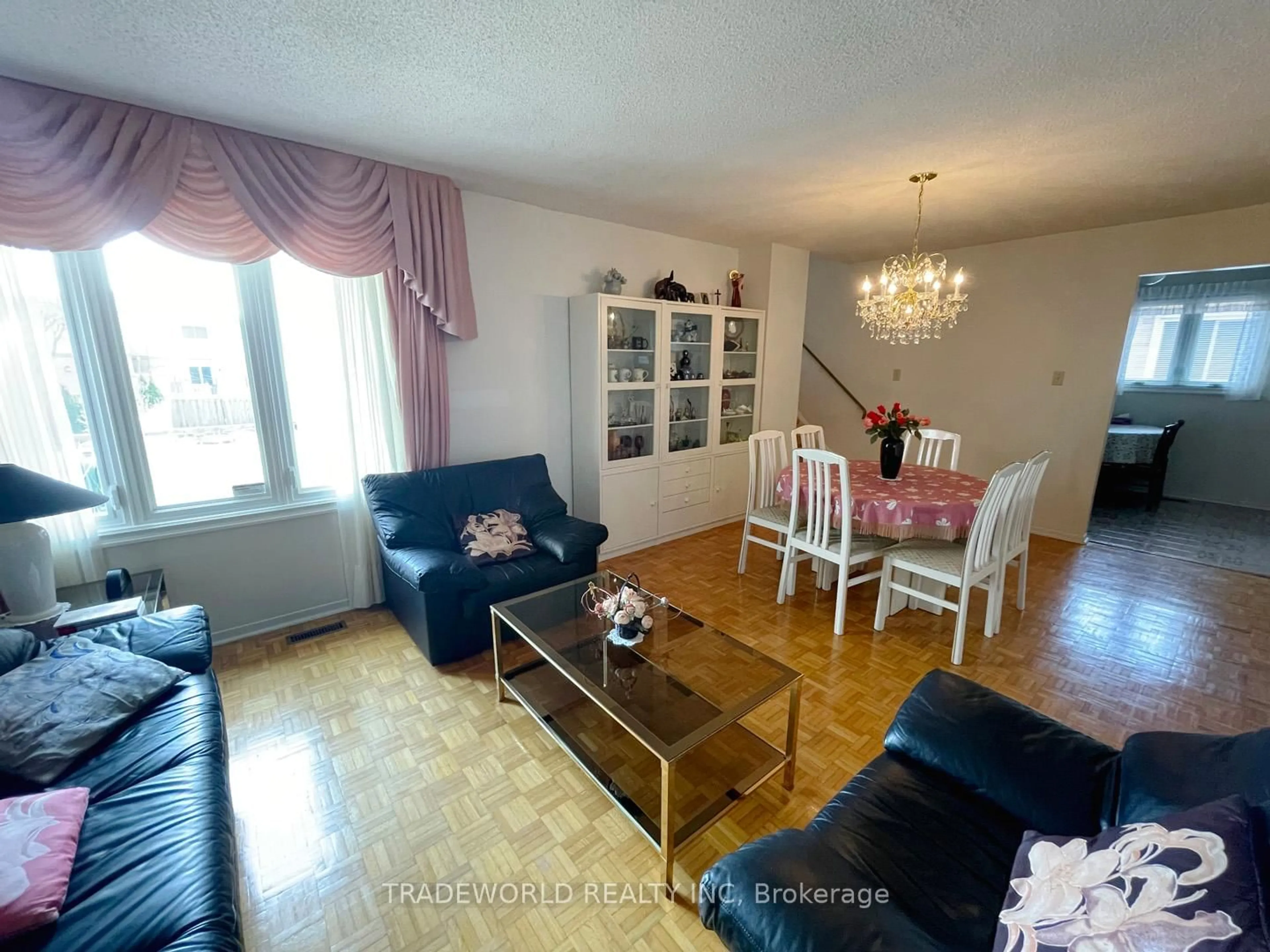 Living room with furniture, wood/laminate floor for 119 Pennyhill Dr, Toronto Ontario M1B 4L6