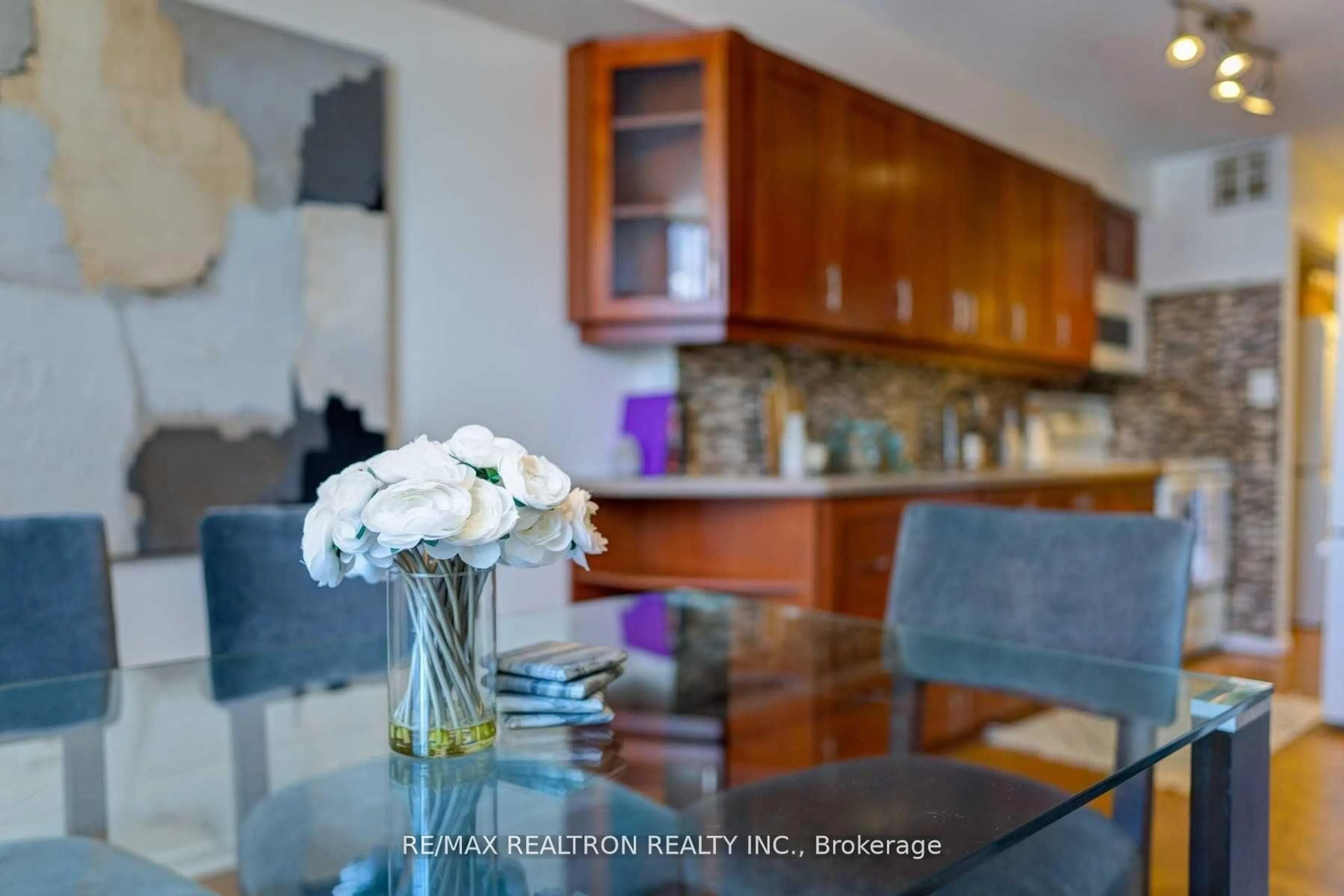 Open concept kitchen, unknown for 90 Ling Rd #404, Toronto Ontario M1E 4Y3