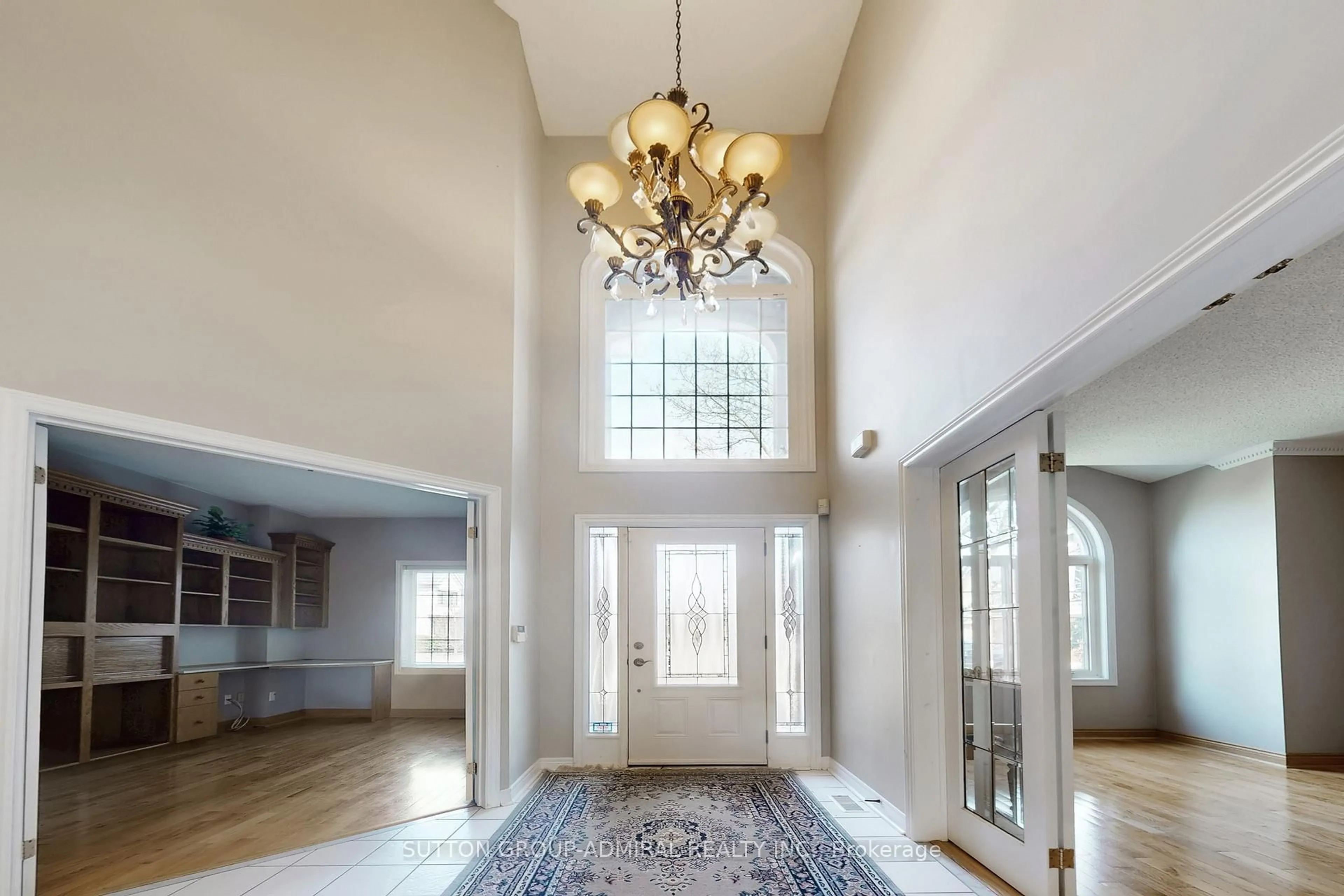 Indoor foyer for 113 Sandcherry Crt, Pickering Ontario L1V 6V8