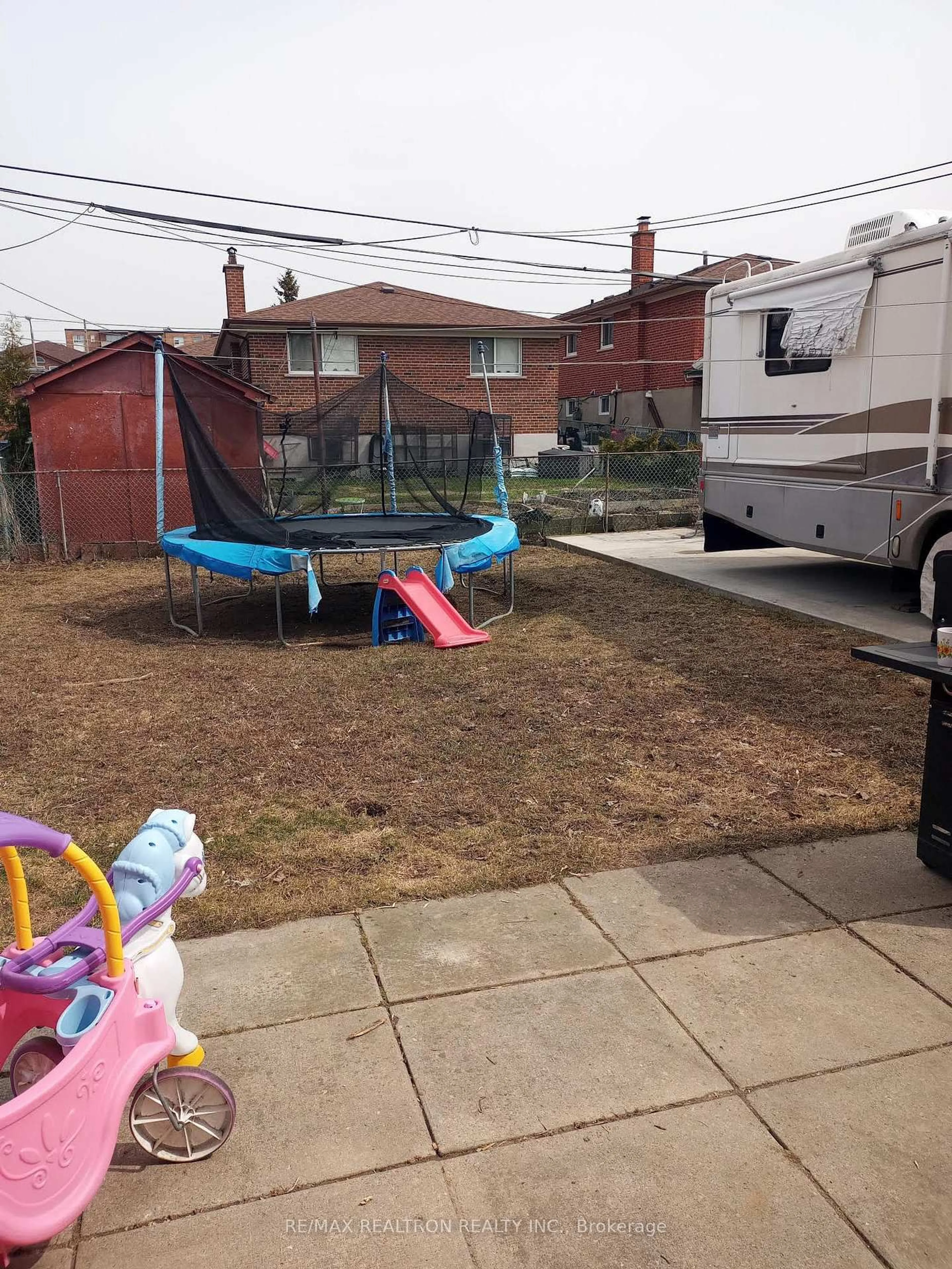 A pic from outside/outdoor area/front of a property/back of a property/a pic from drone, street for 27 Flempton Cres, Toronto Ontario M1K 3B3