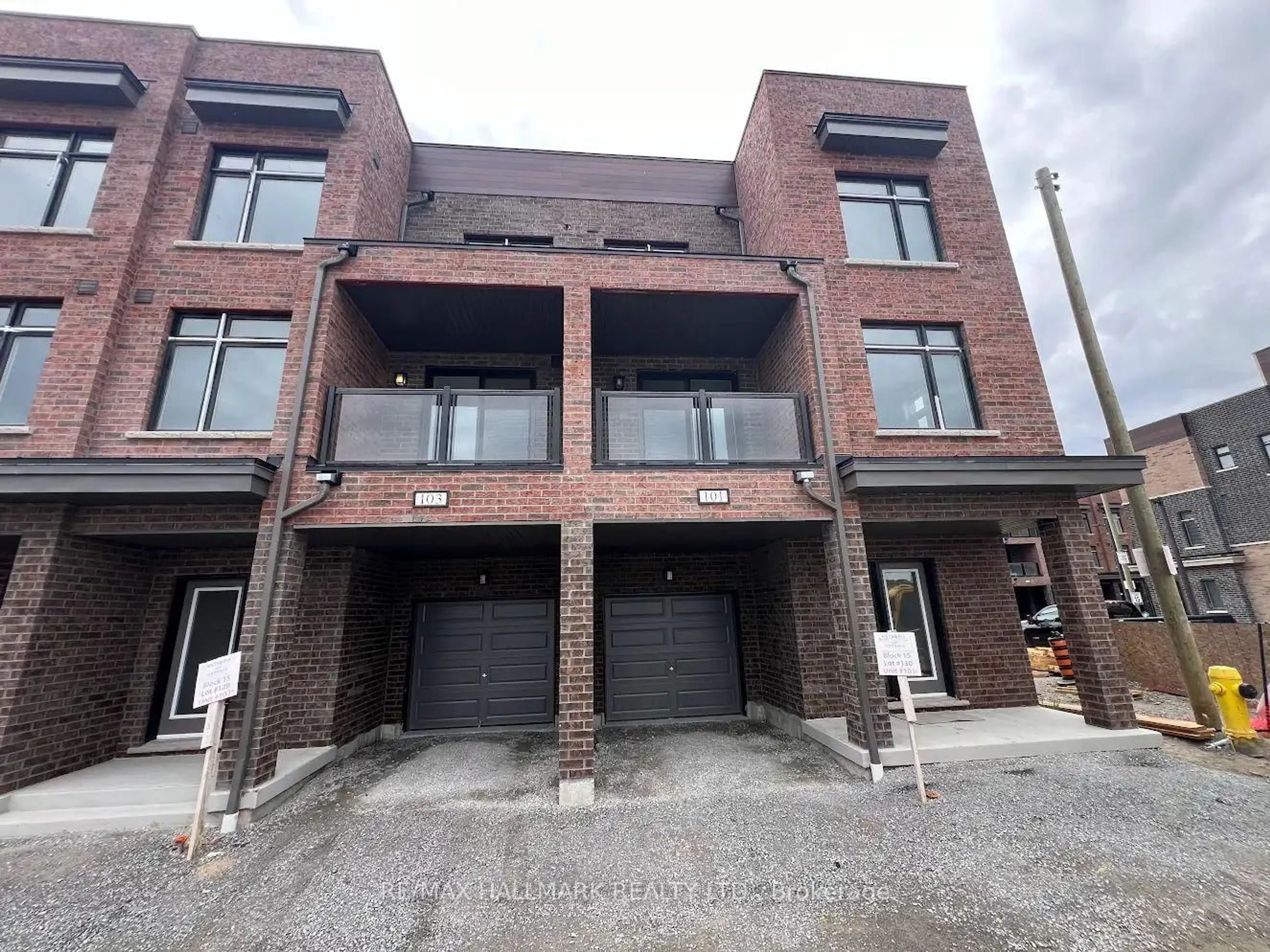Home with brick exterior material, building for 1865 Pickering Pkwy #101, Pickering Ontario L1V 0H2