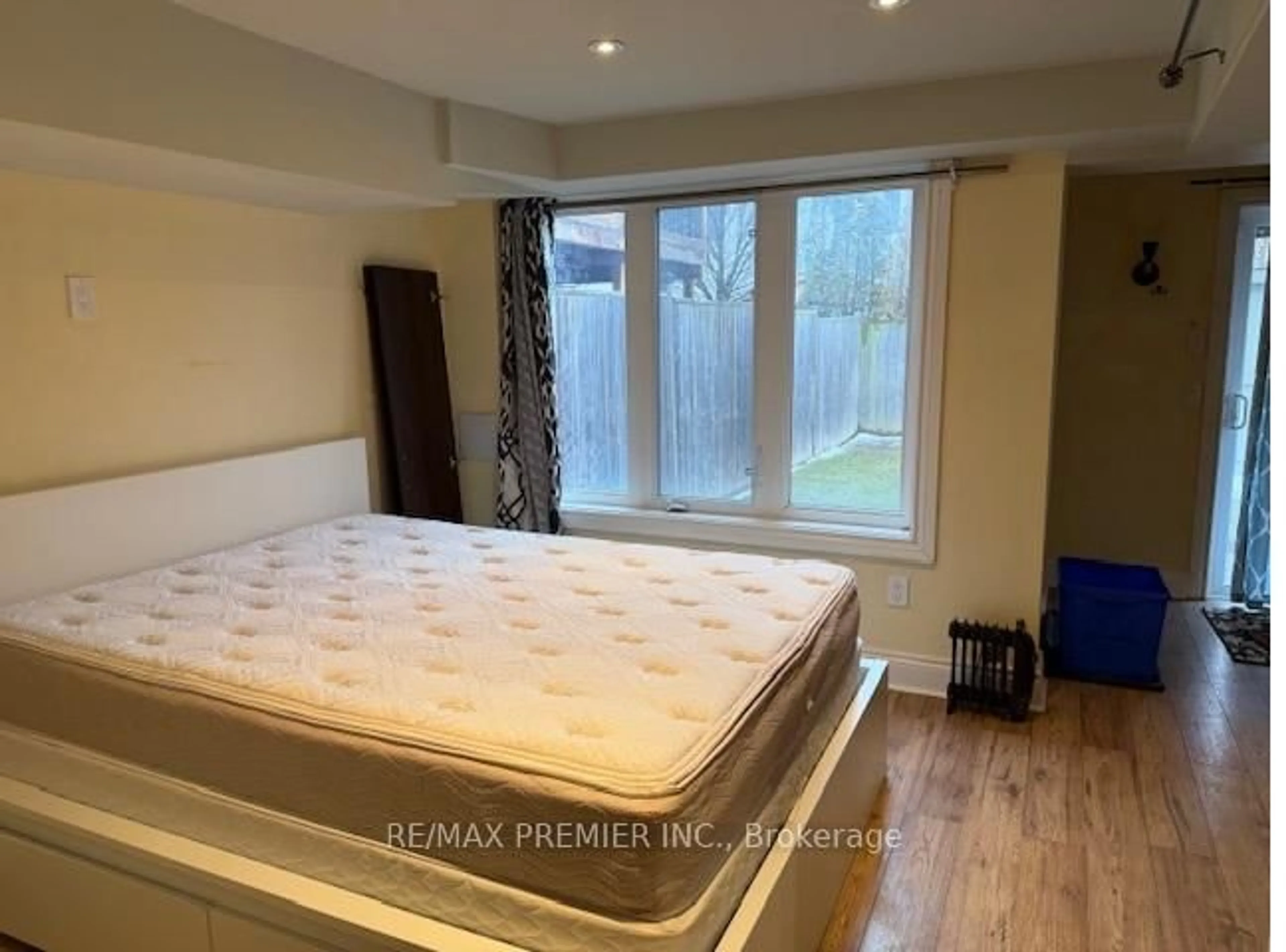 A pic of a room for 164 Dewell Cres, Clarington Ontario L1E 0B9