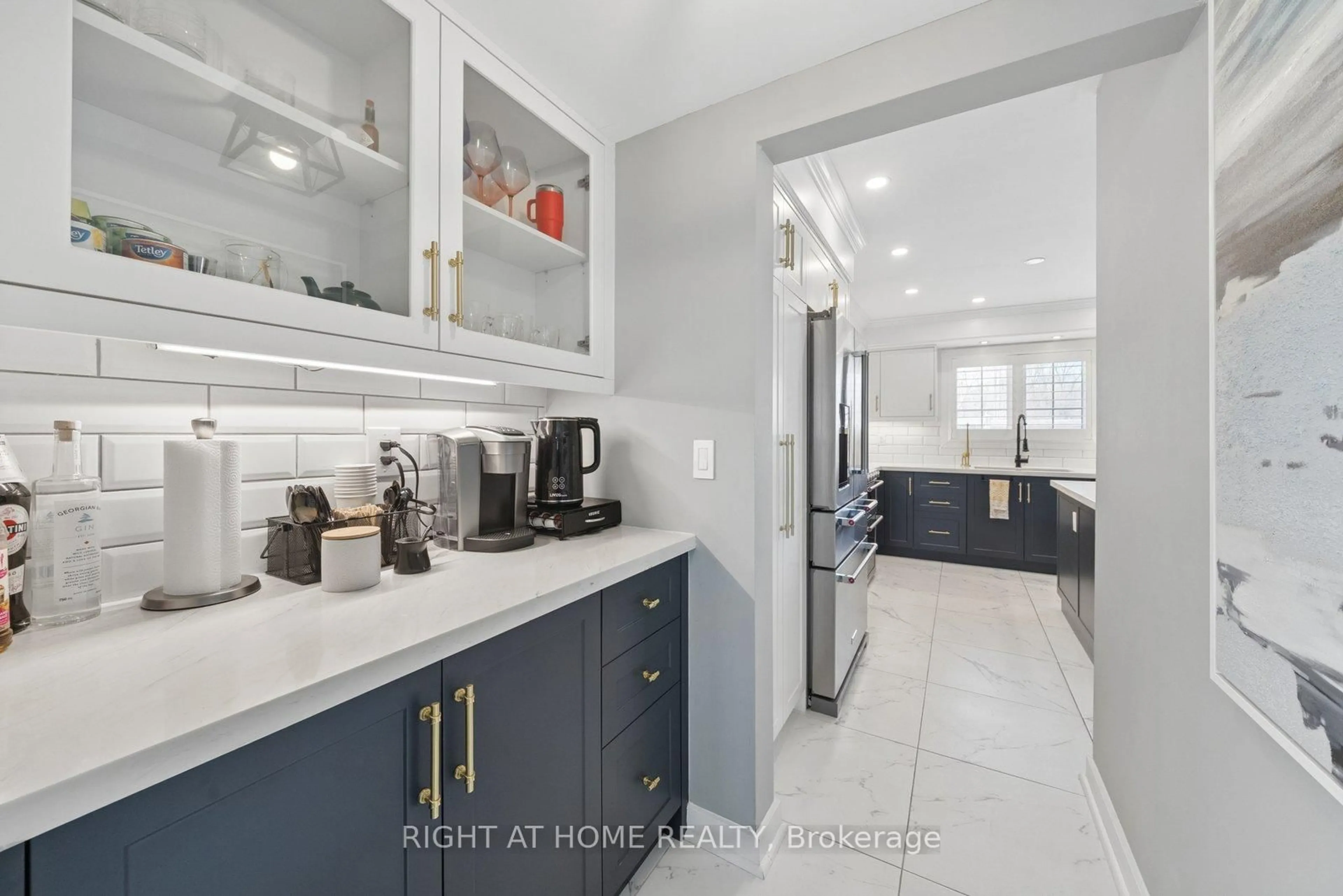 Open concept kitchen, ceramic/tile floor for 68 Jennings Dr, Clarington Ontario L1C 0C2