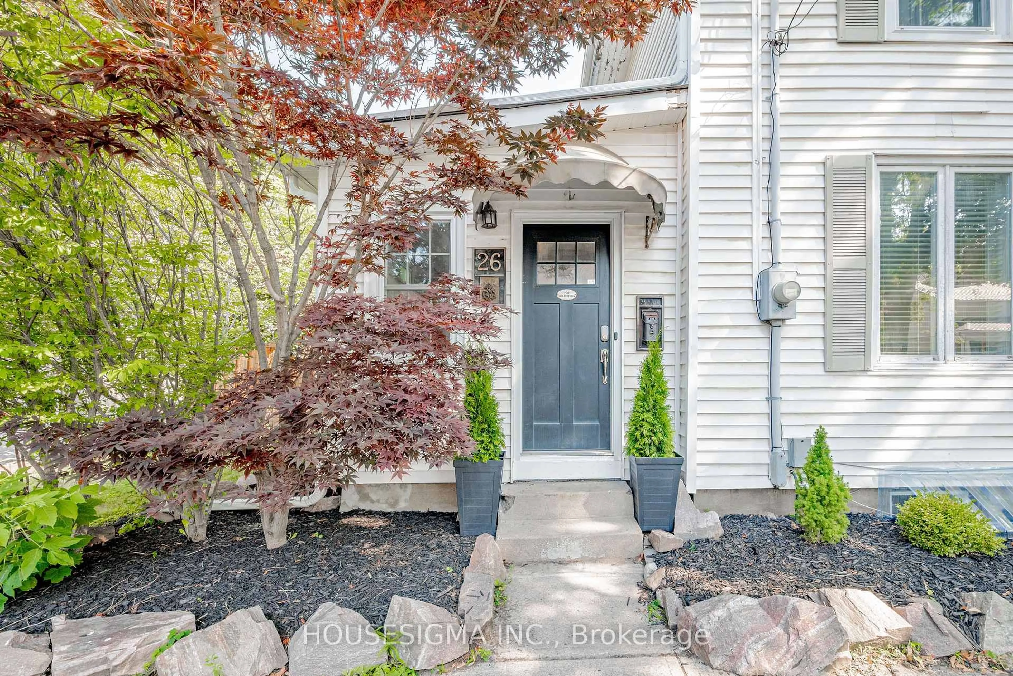 Indoor entryway for 26 Park St, Clarington Ontario L0B 1M0