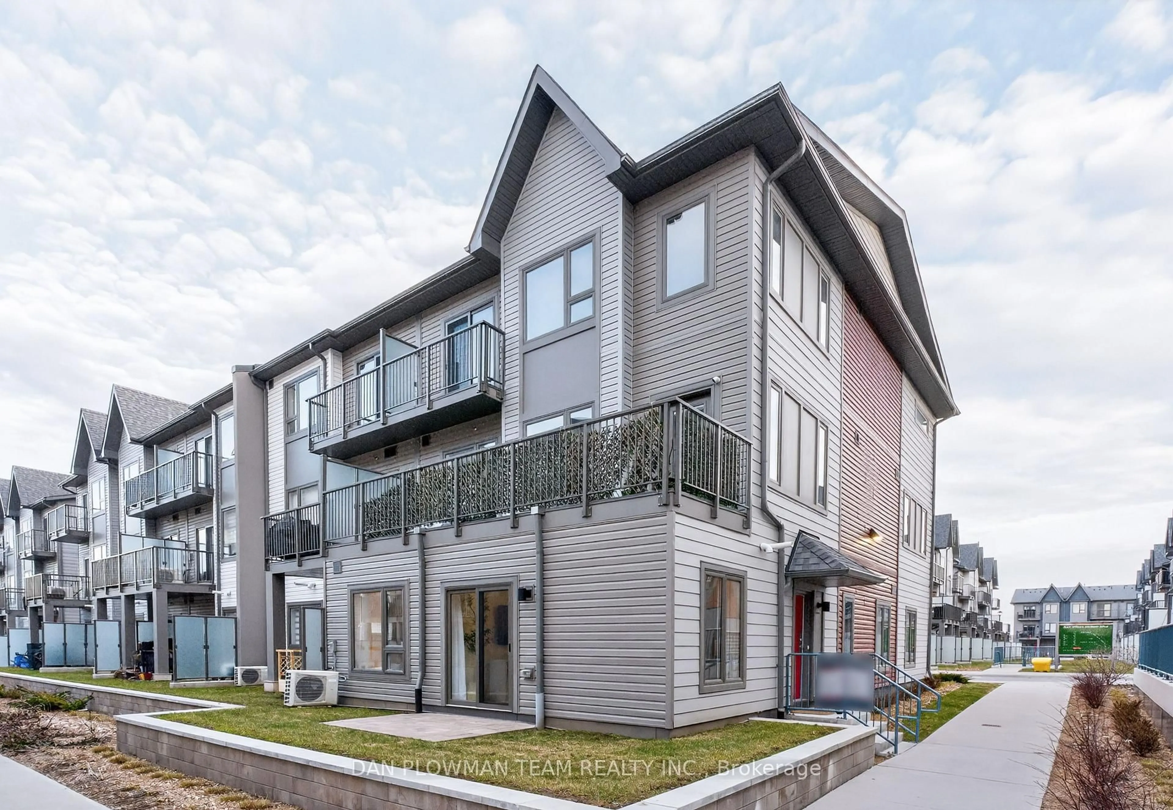 Unknown for 2635 William Jackson Dr #1001, Pickering Ontario L1X 0L5