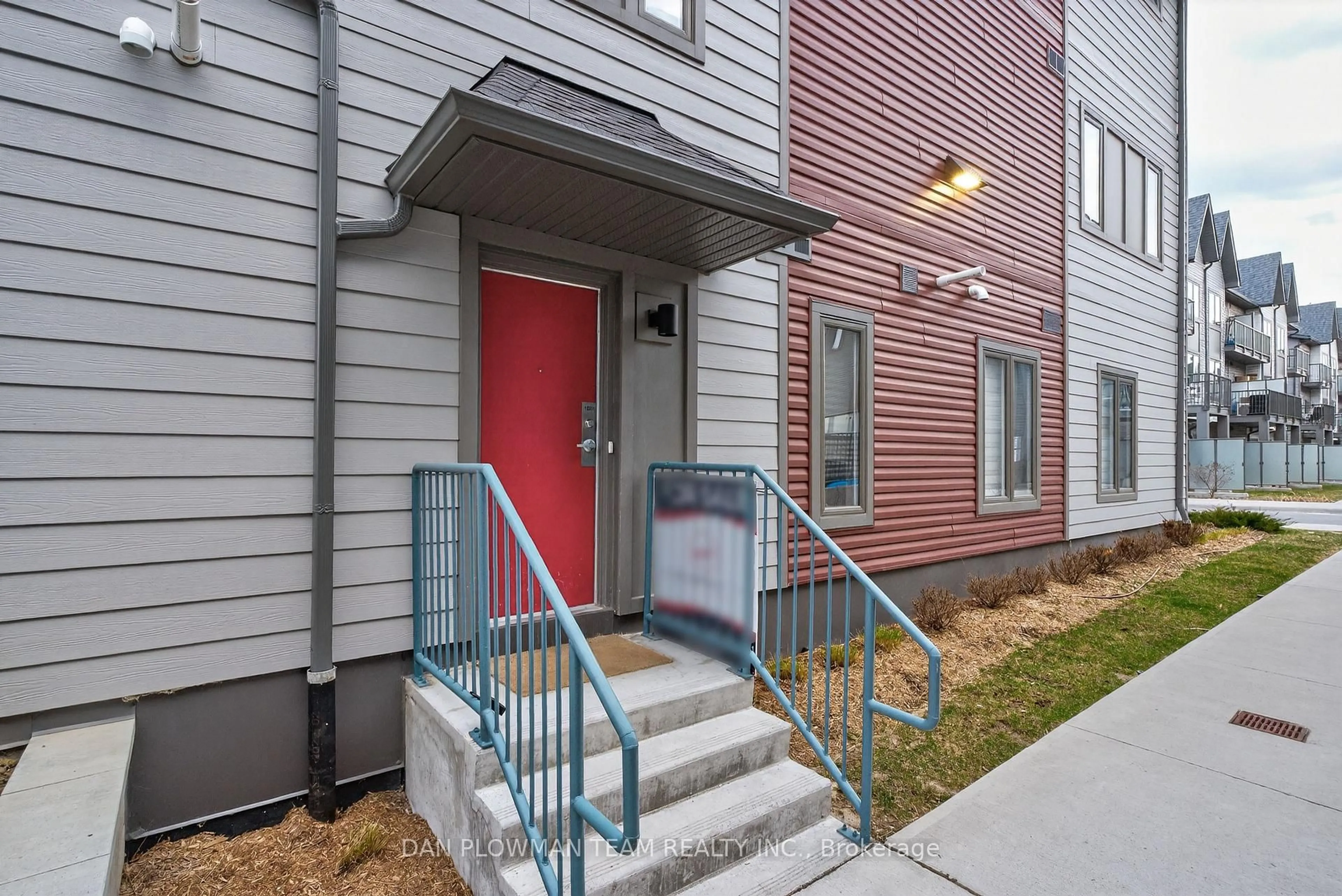 Indoor entryway for 2635 William Jackson Dr #1001, Pickering Ontario L1X 0L5