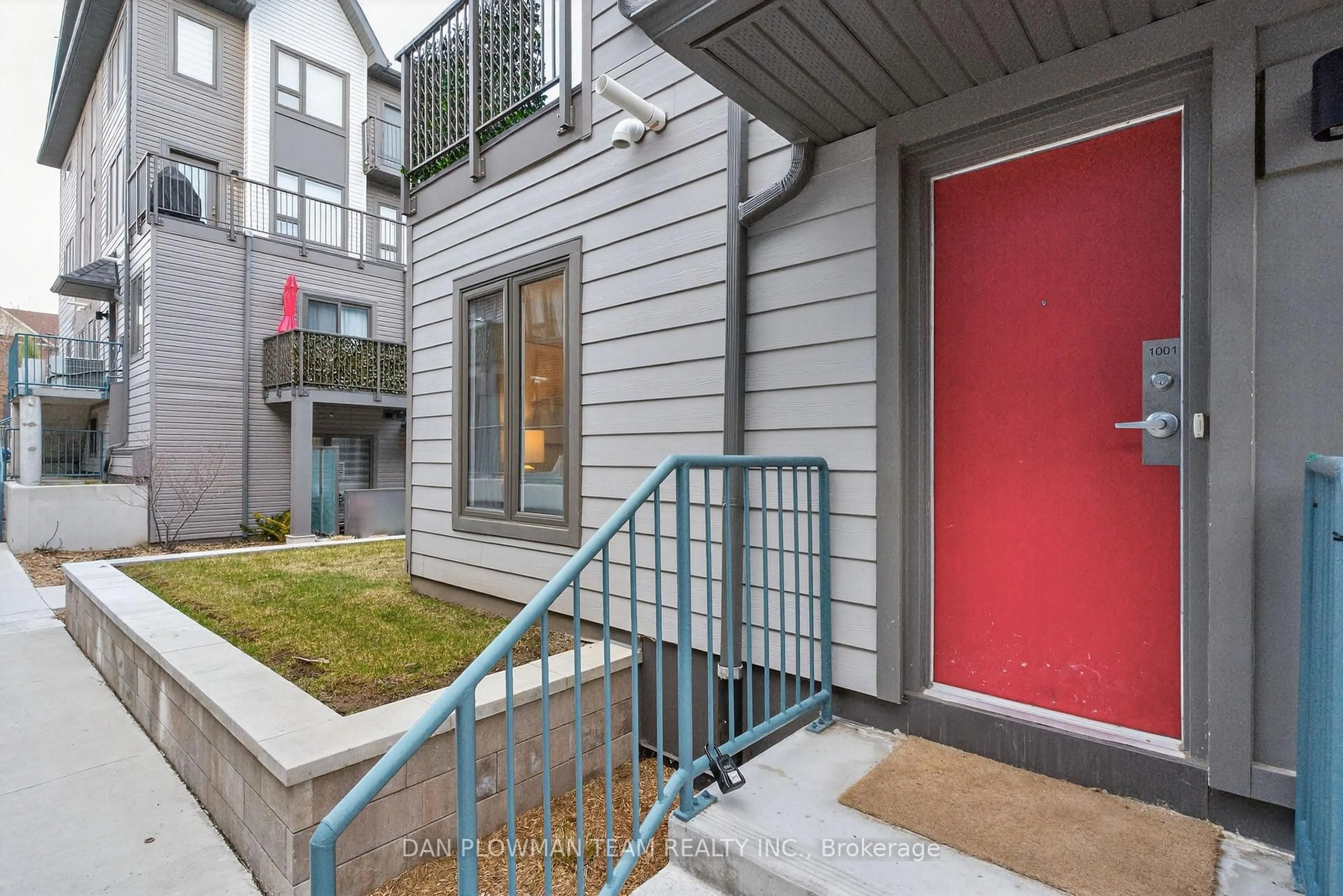 Indoor entryway for 2635 William Jackson Dr #1001, Pickering Ontario L1X 0L5