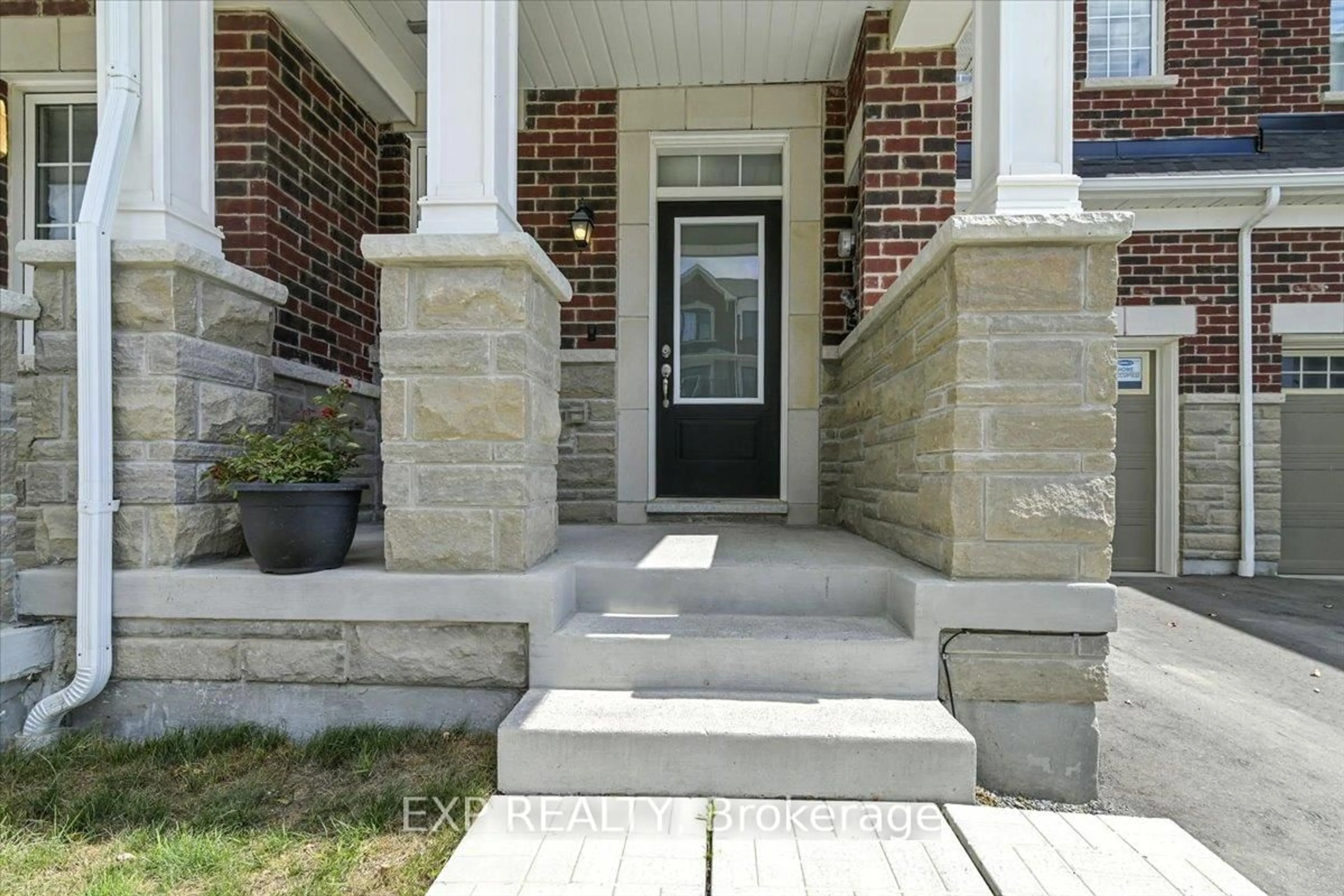 Indoor entryway for 3303 Thunderbird Prom, Pickering Ontario L1X 0N4